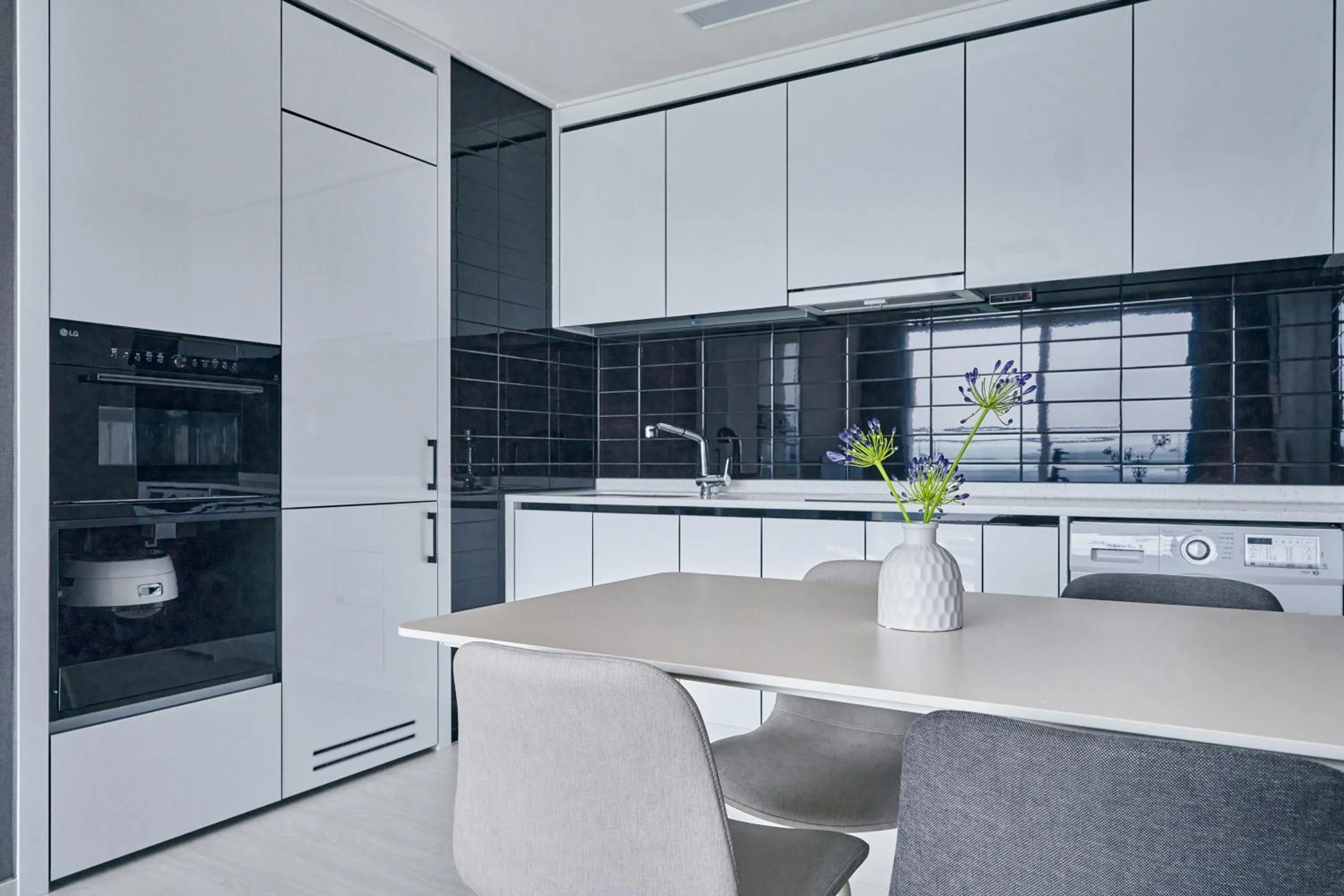 Kitchen or kitchenette in Gangneung Chonpines Ocean Suites Hotel