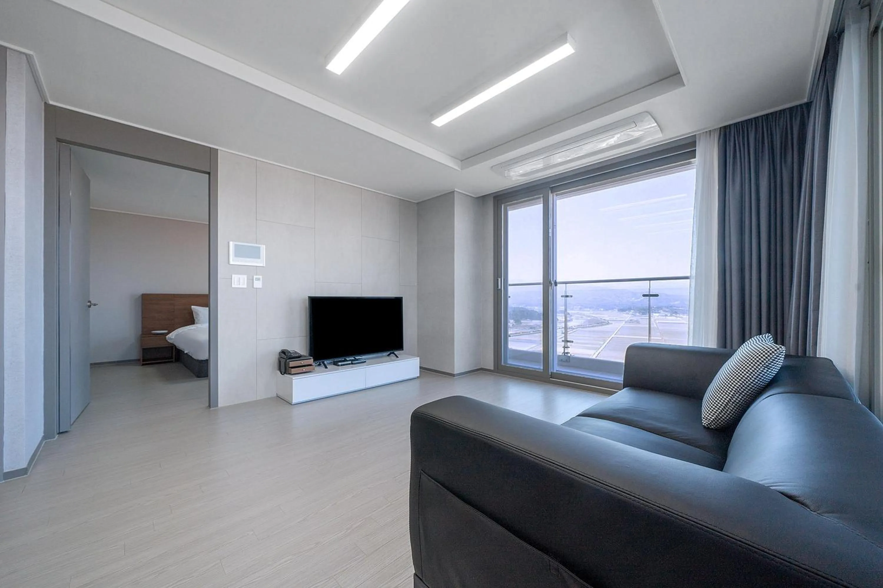 Living room in Gangneung Chonpines Ocean Suites Hotel