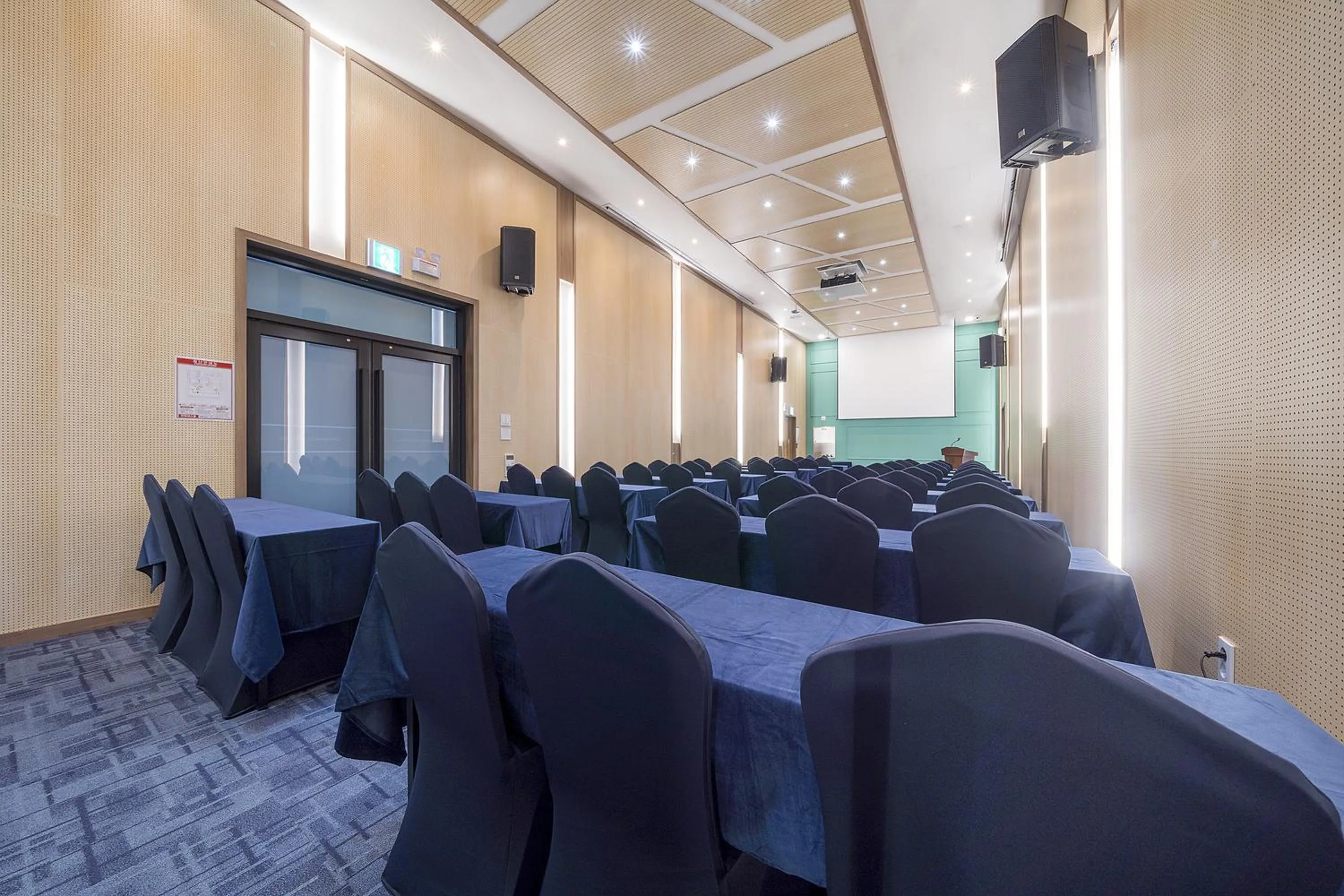 Banquet/Function facilities in Gangneung Chonpines Ocean Suites Hotel