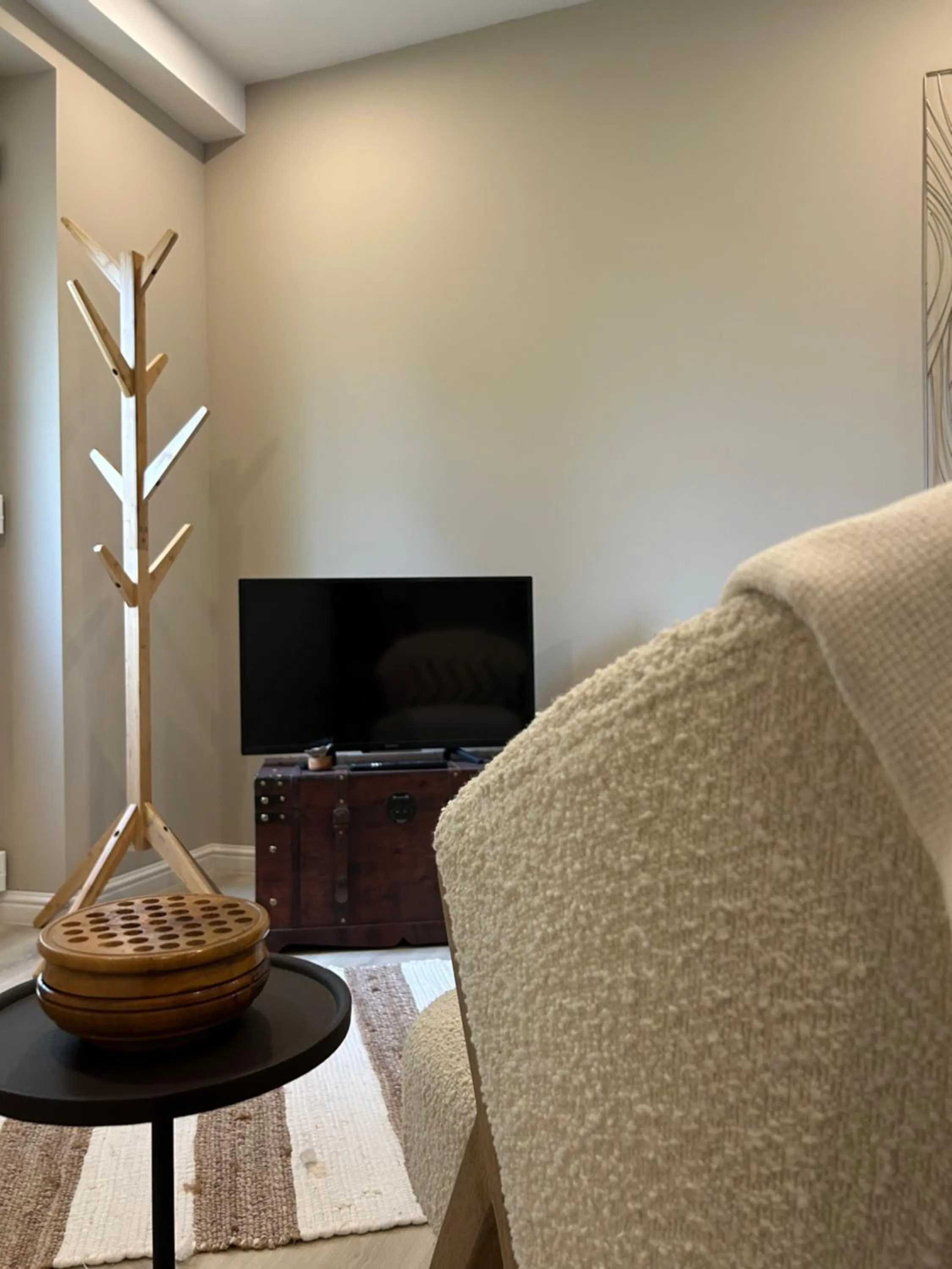 Communal lounge/ TV room in La Jonquette