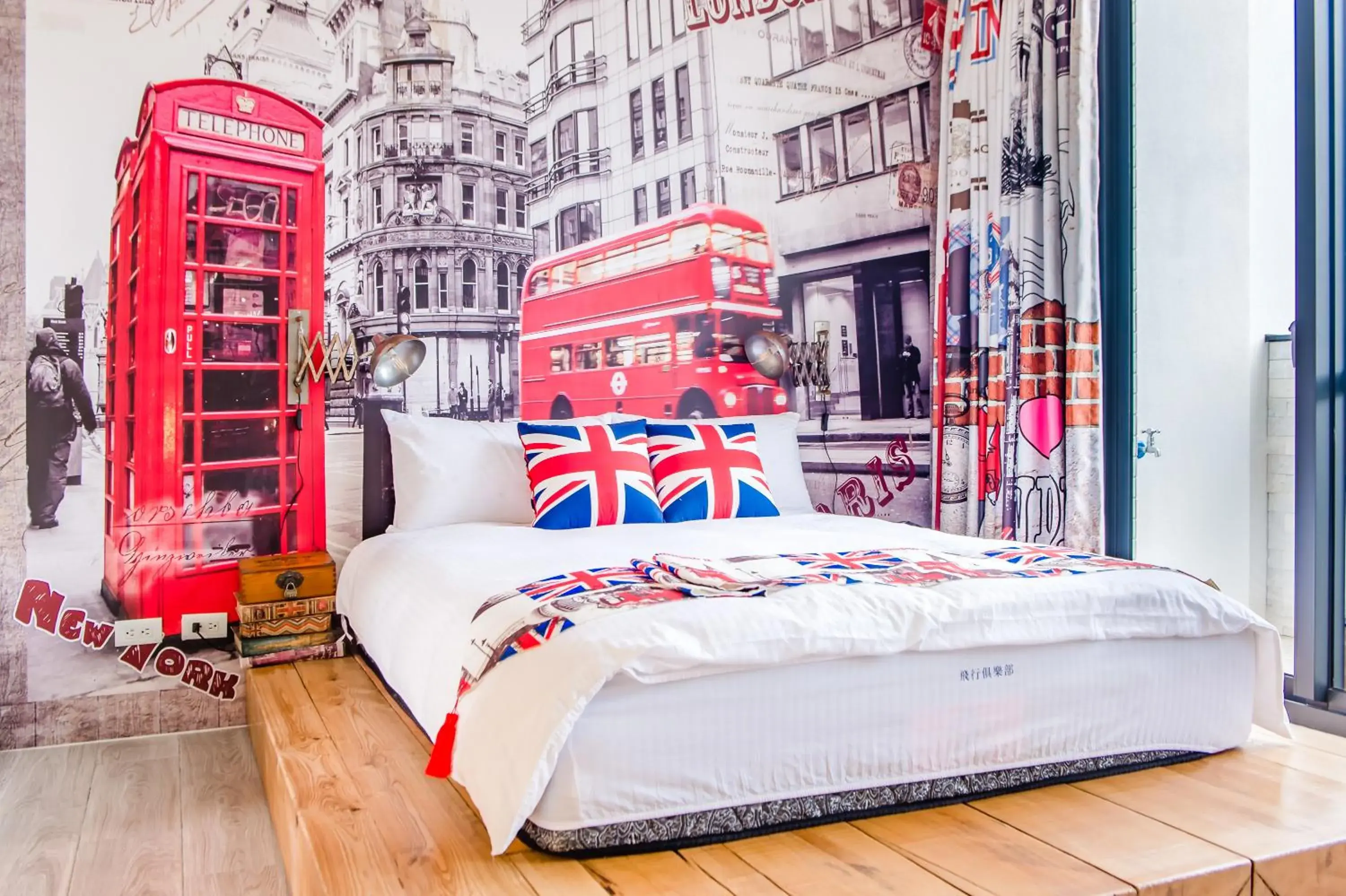 Deluxe Double Room with Bath - single occupancy in Flying Club Deluxe Double Room with Bath - single occupancy in Flying Club