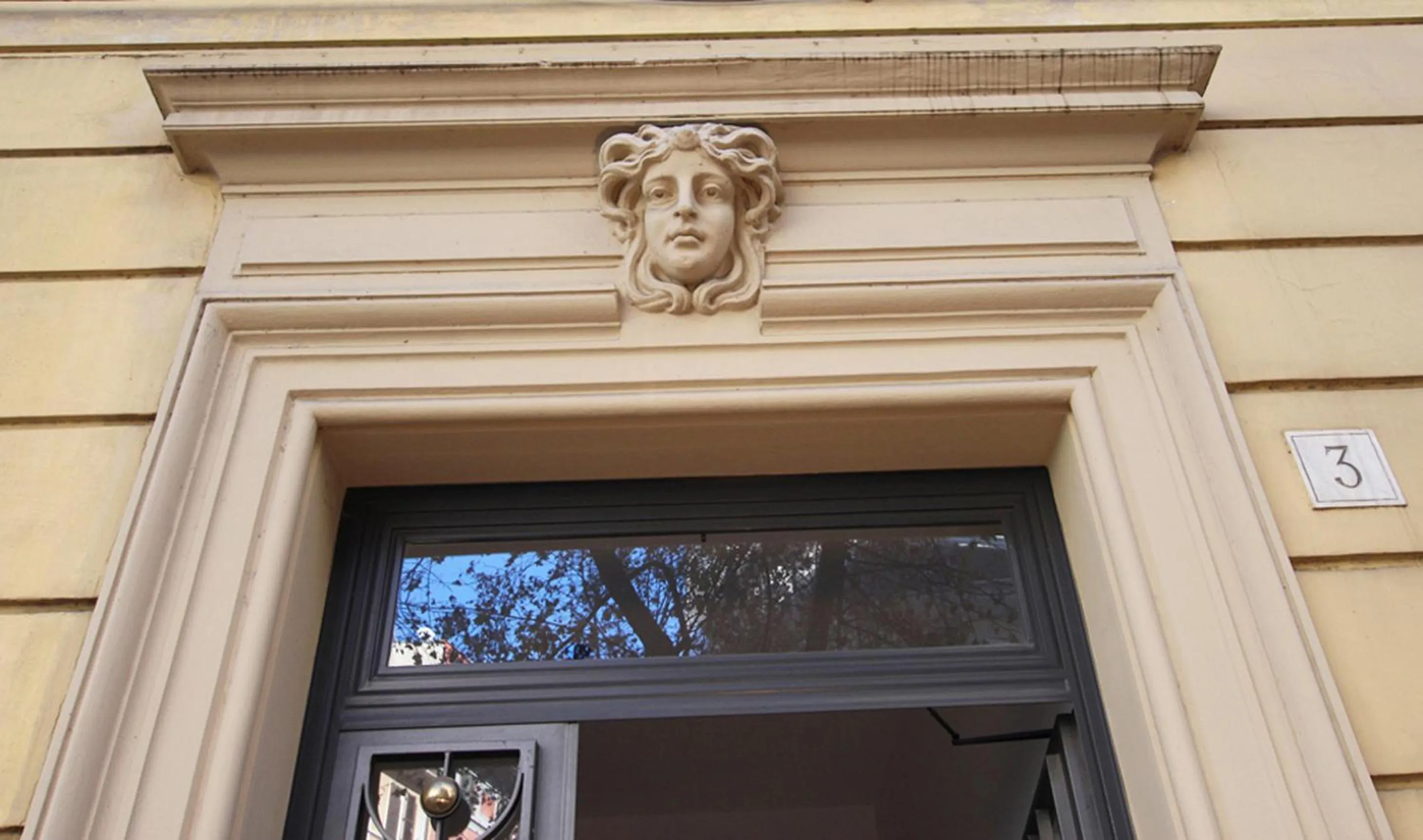 Facade/entrance in Campanella3