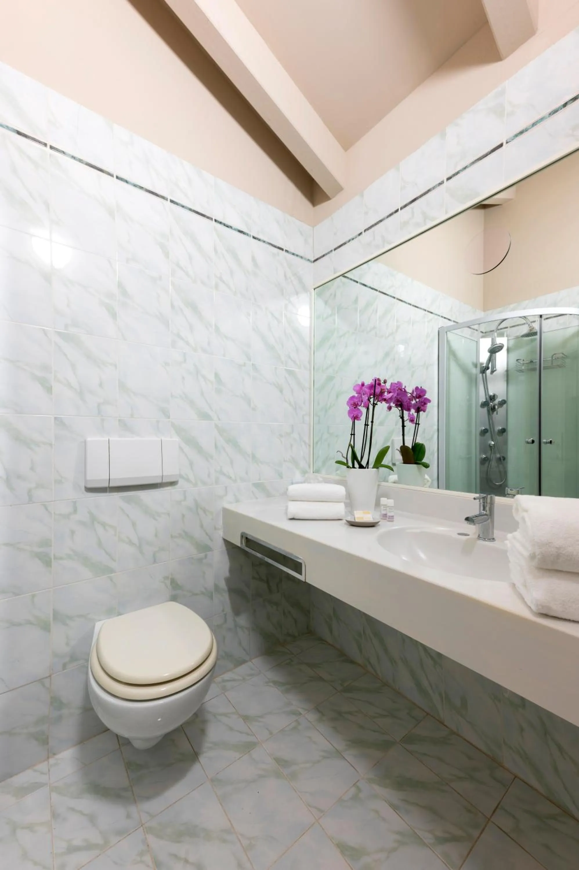 Bathroom in Hotel Hannover