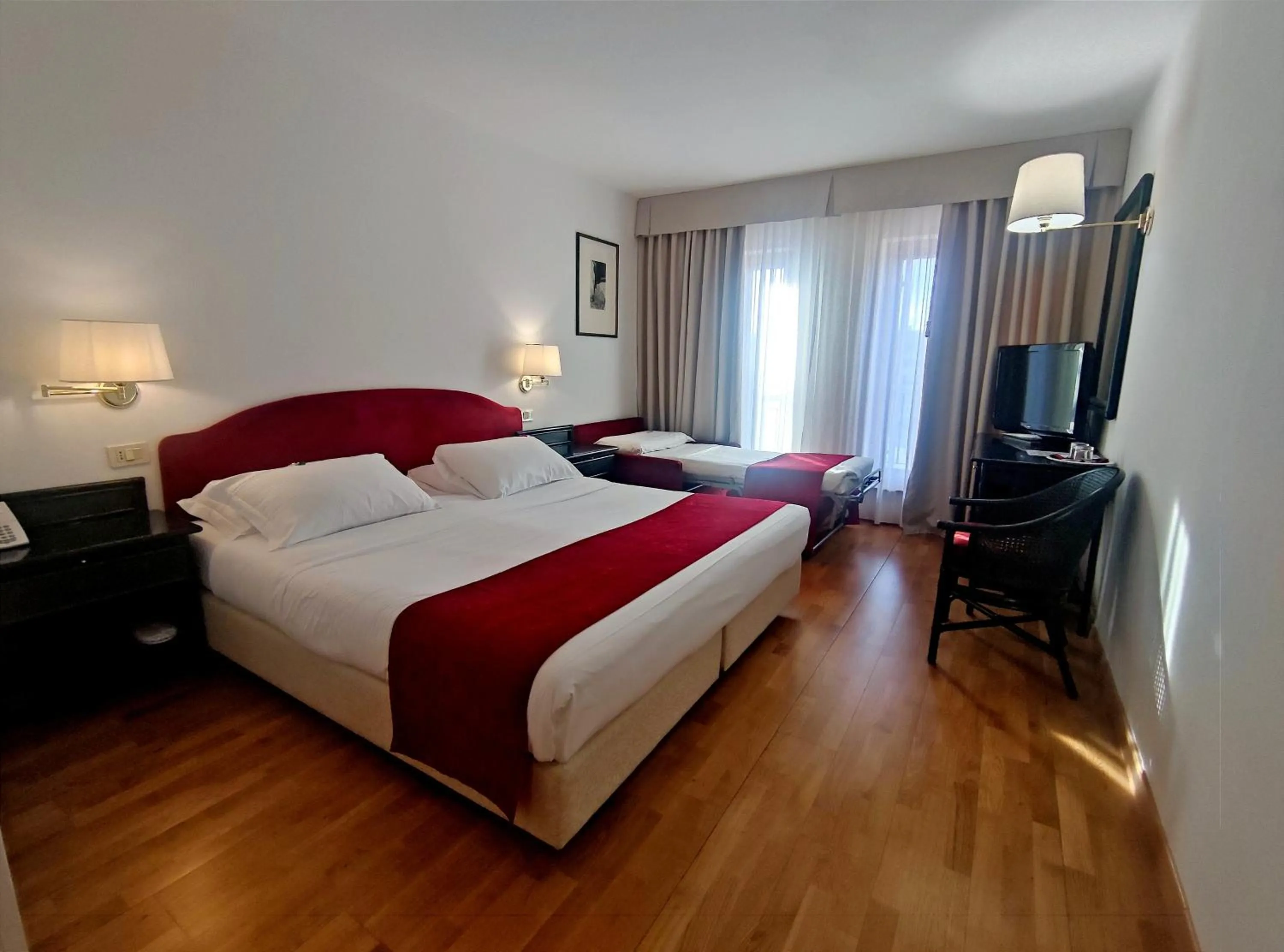 Photo of the whole room, Bed in Hotel Hannover