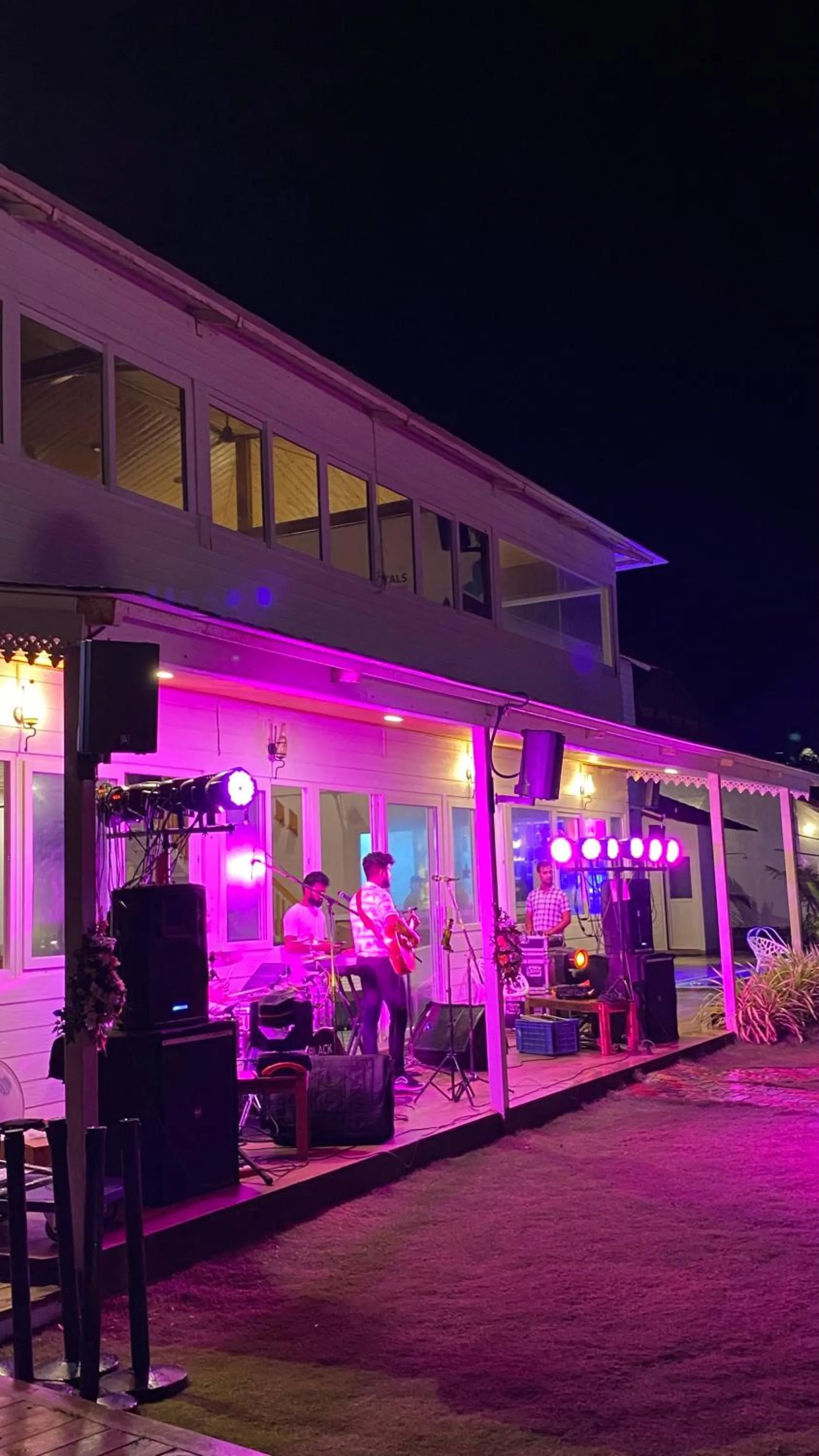 Restaurant/places to eat in Maargit Beach Resort