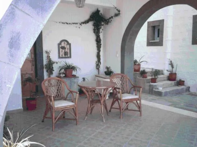 Facade/entrance in Apolafsis Studios