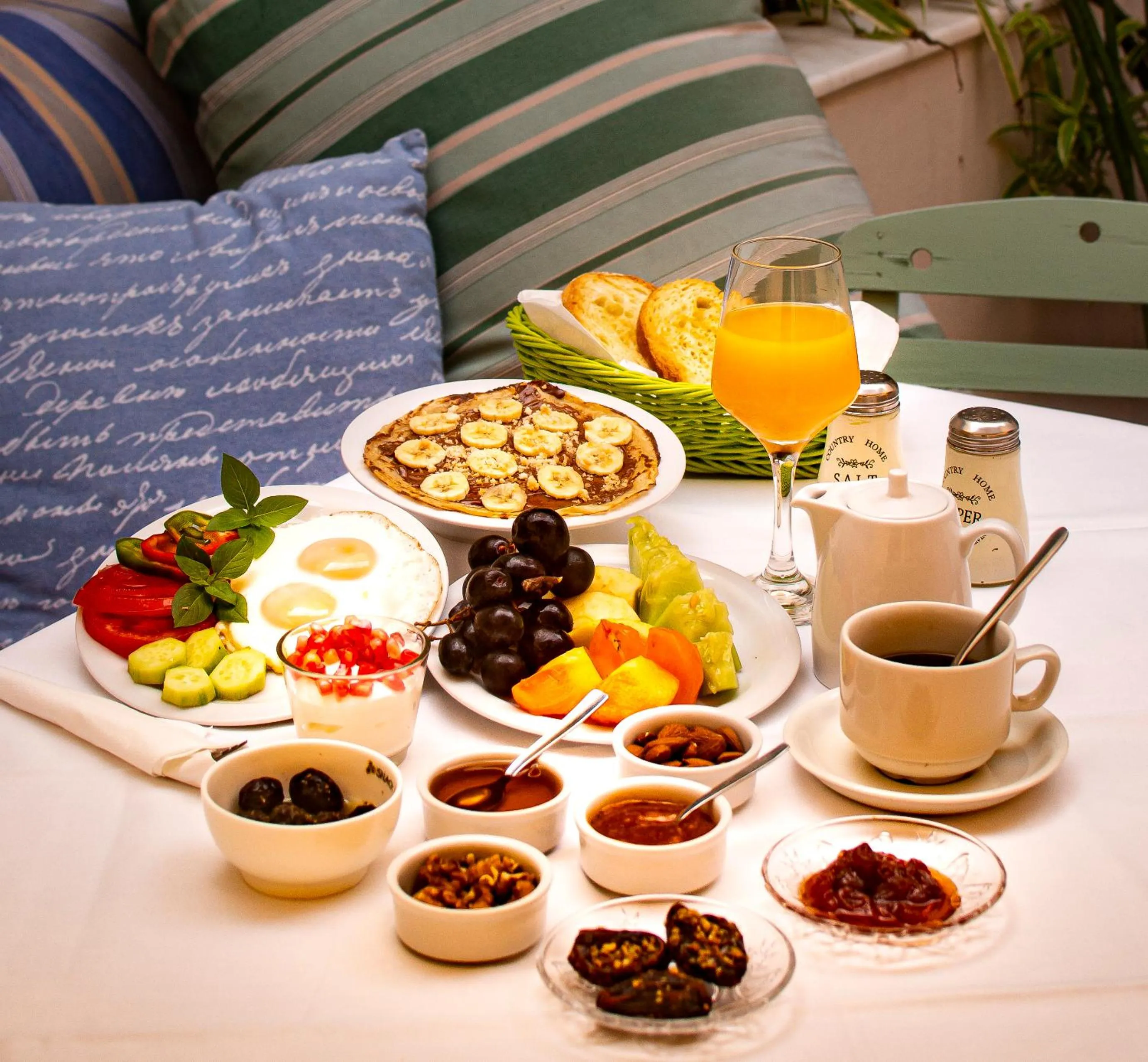 Breakfast in Efchi 1904