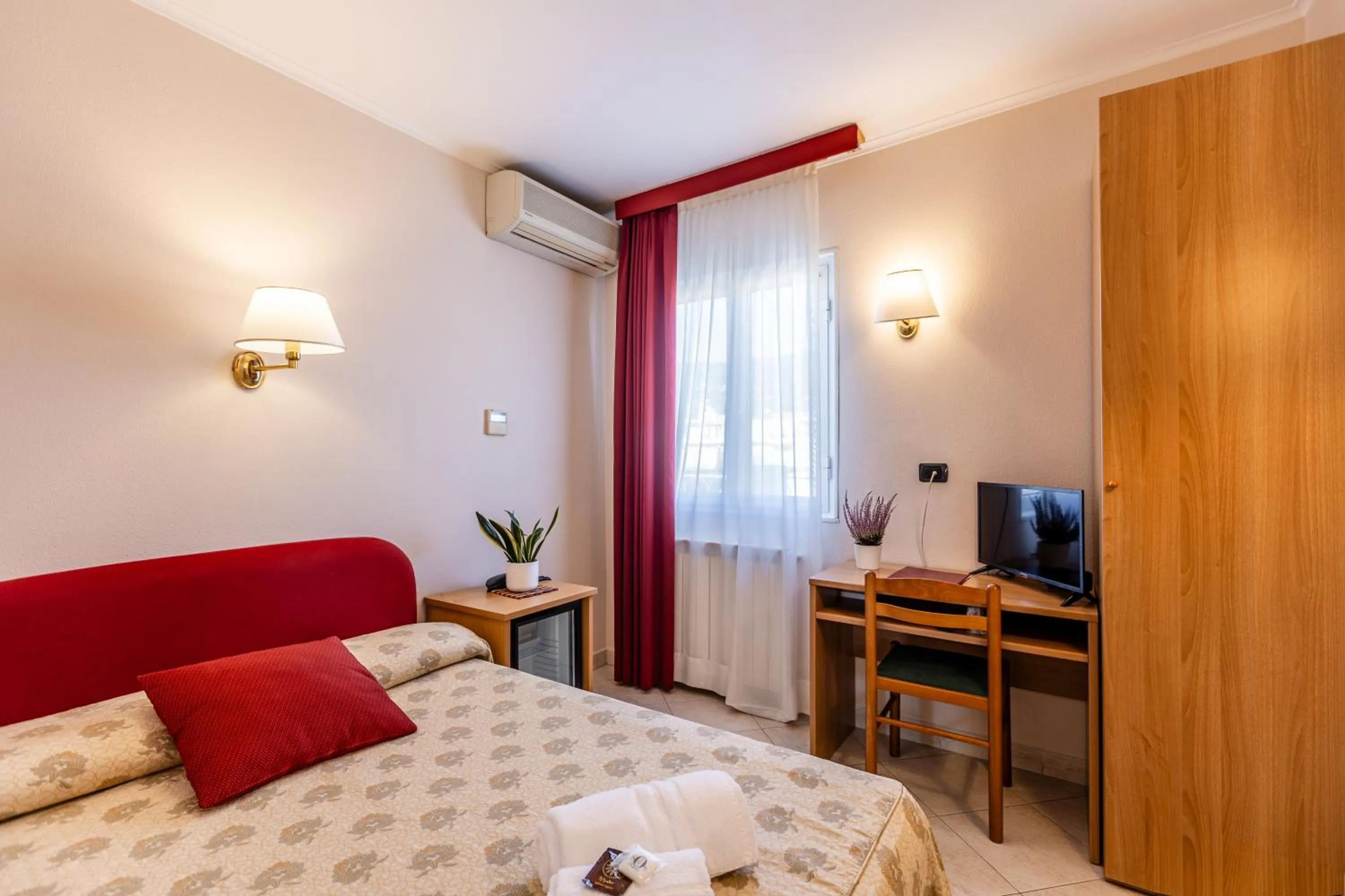 Bedroom, Bed in Hotel Stella