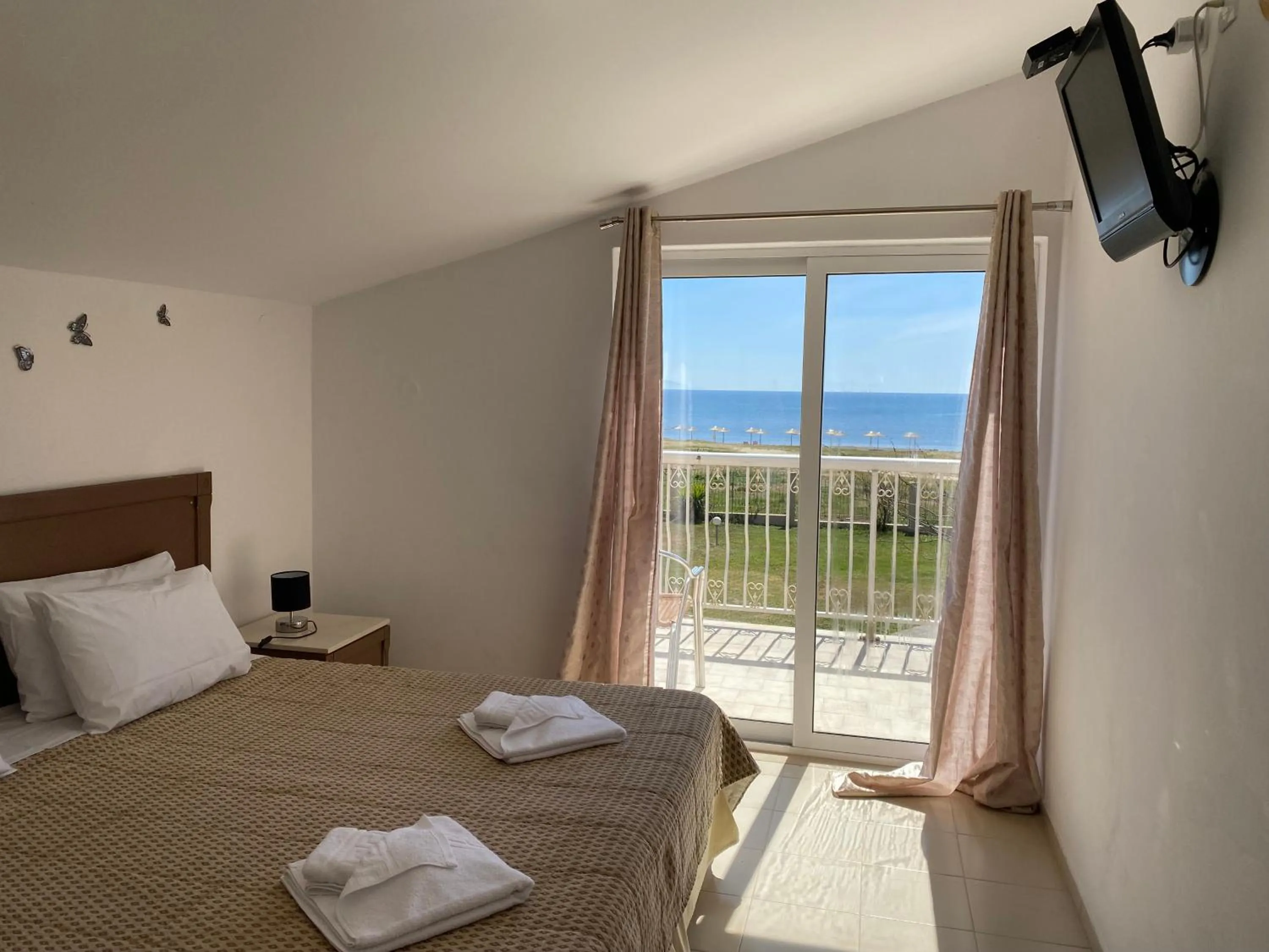 Sea view, Bed in Mediterranean Blue