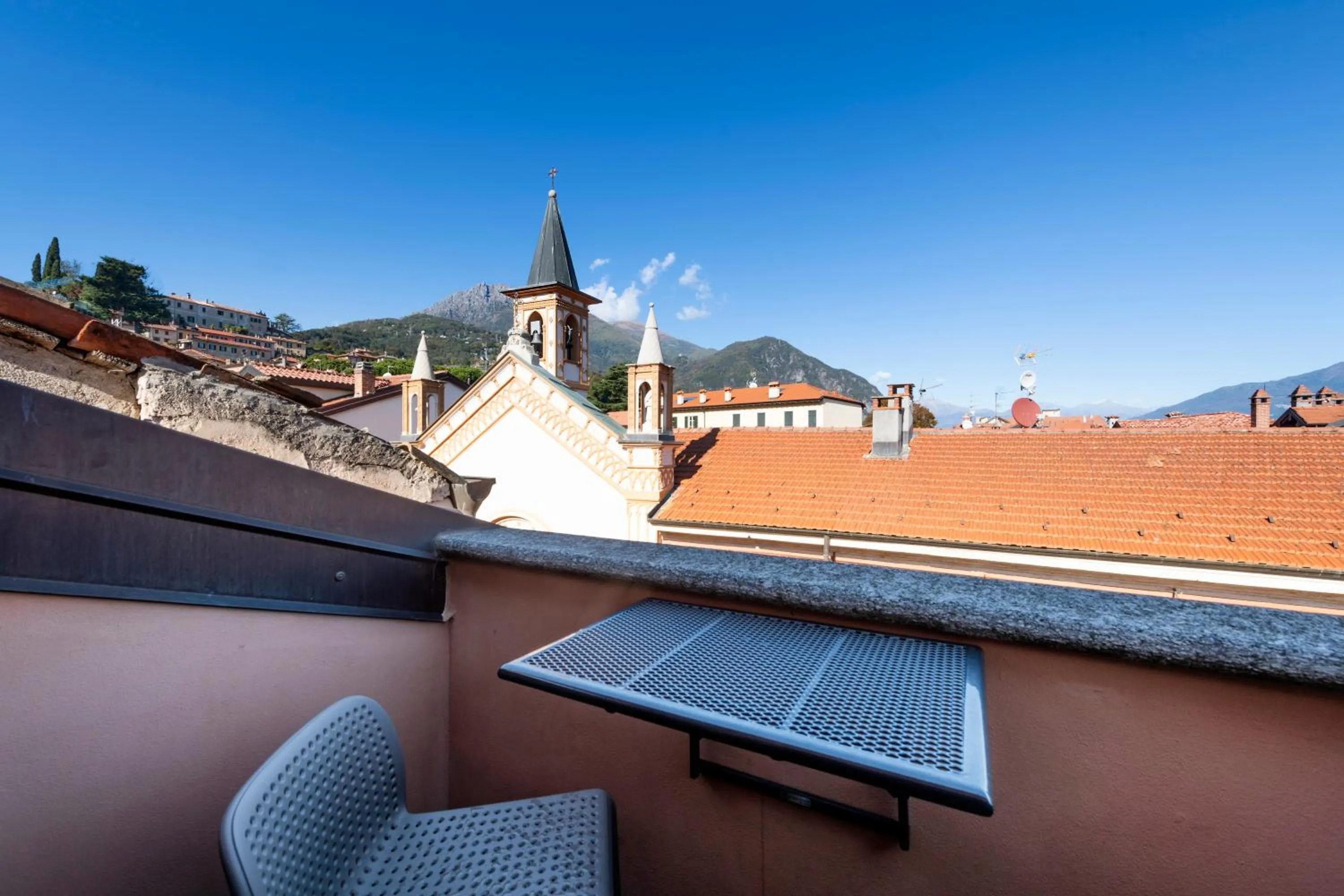 Mountain view in La Dependance