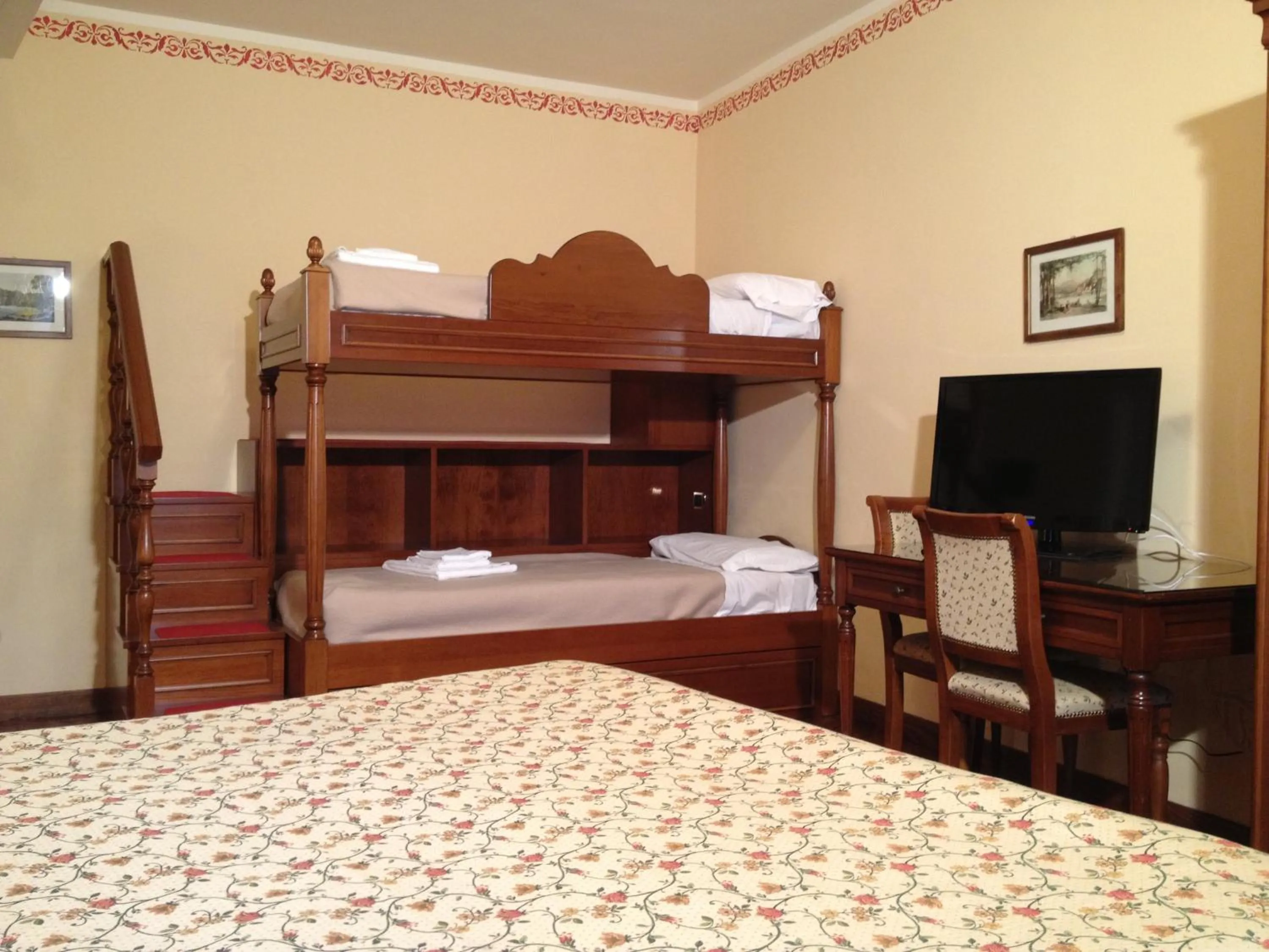 bunk bed, Bed in La Dependance