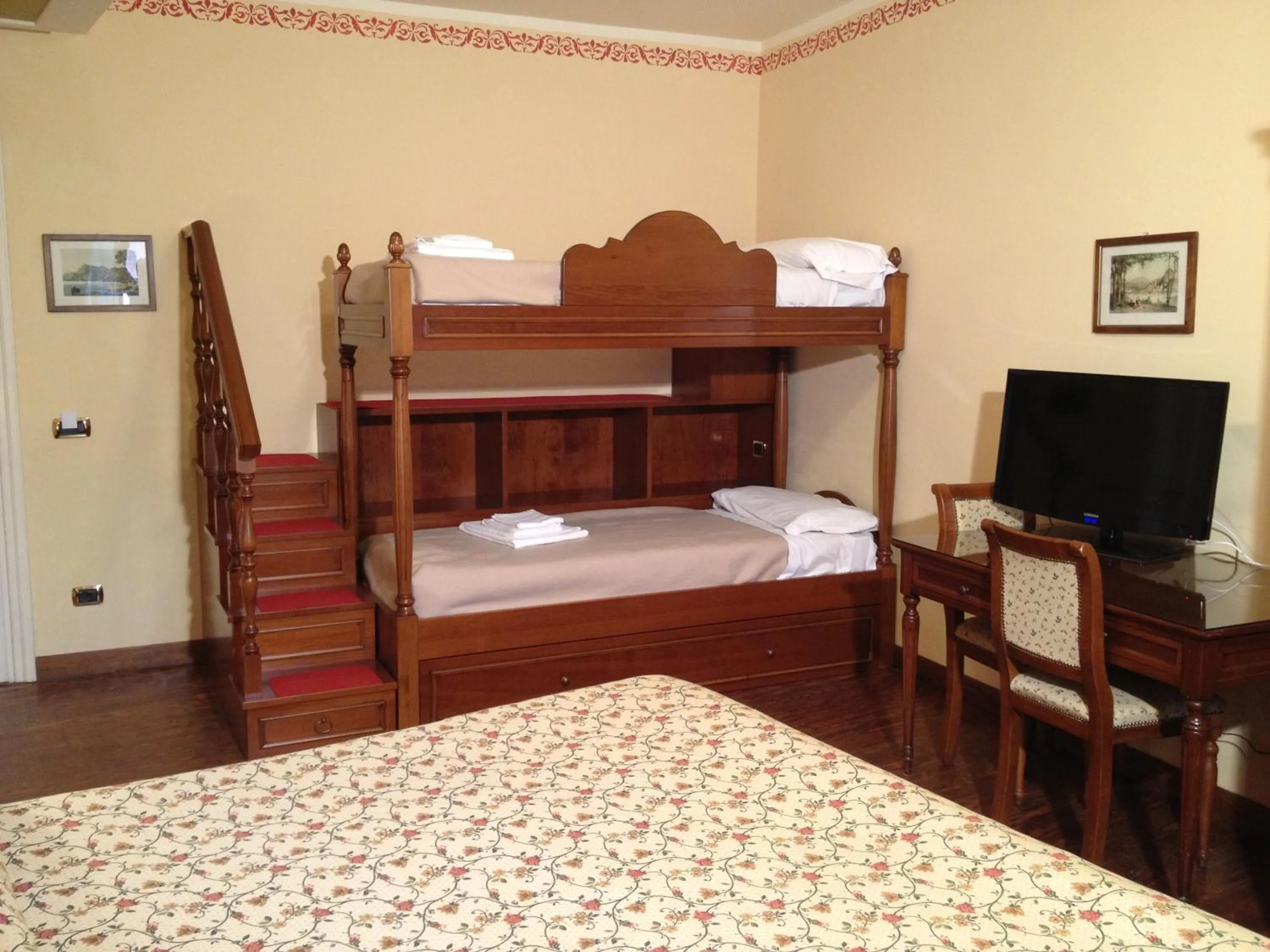 bunk bed, Bed in La Dependance