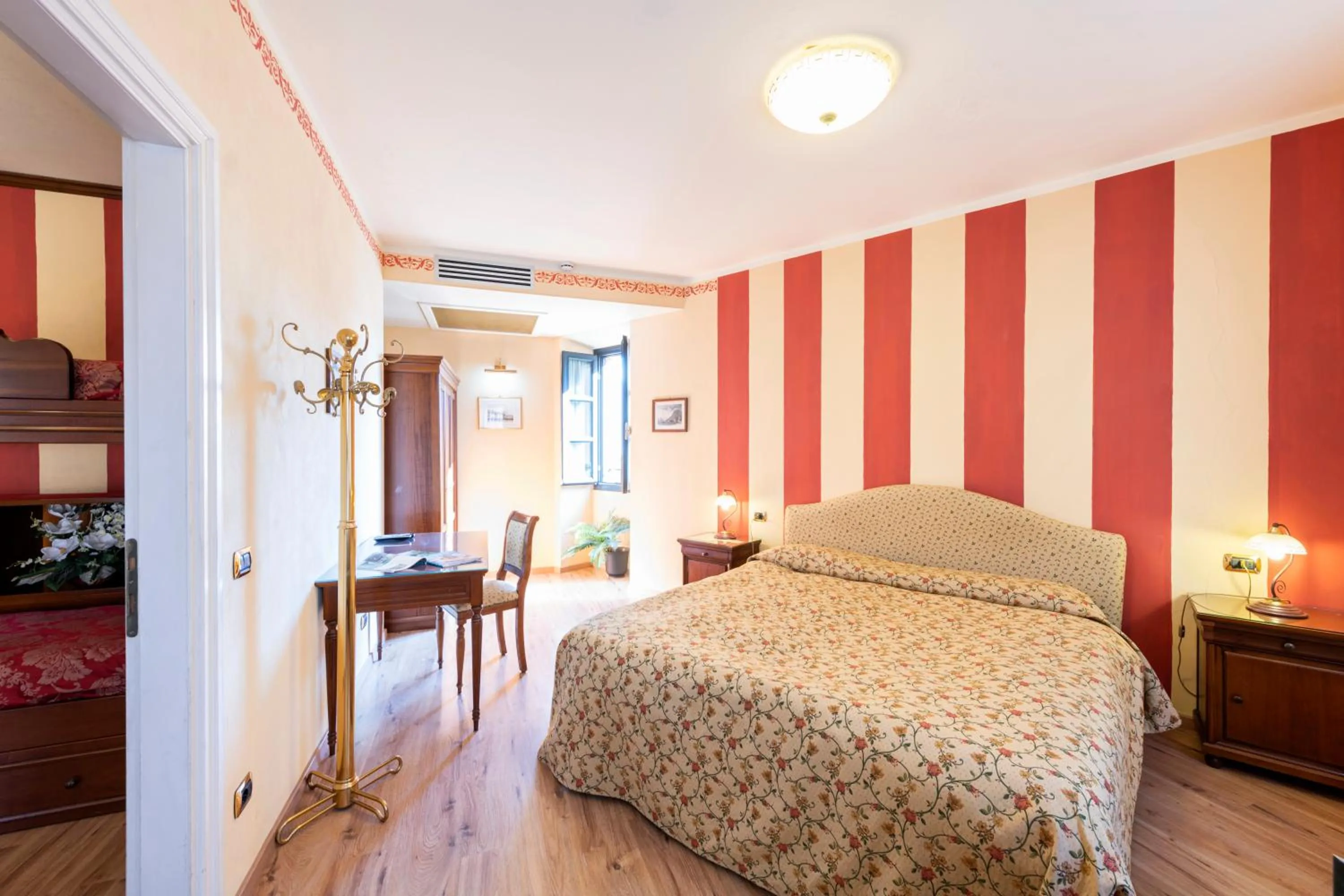 Photo of the whole room, Bed in La Dependance