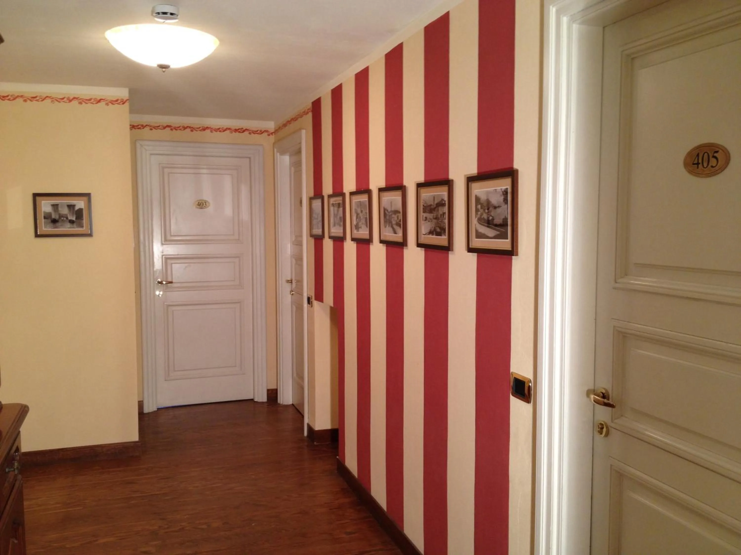 Decorative detail in La Dependance