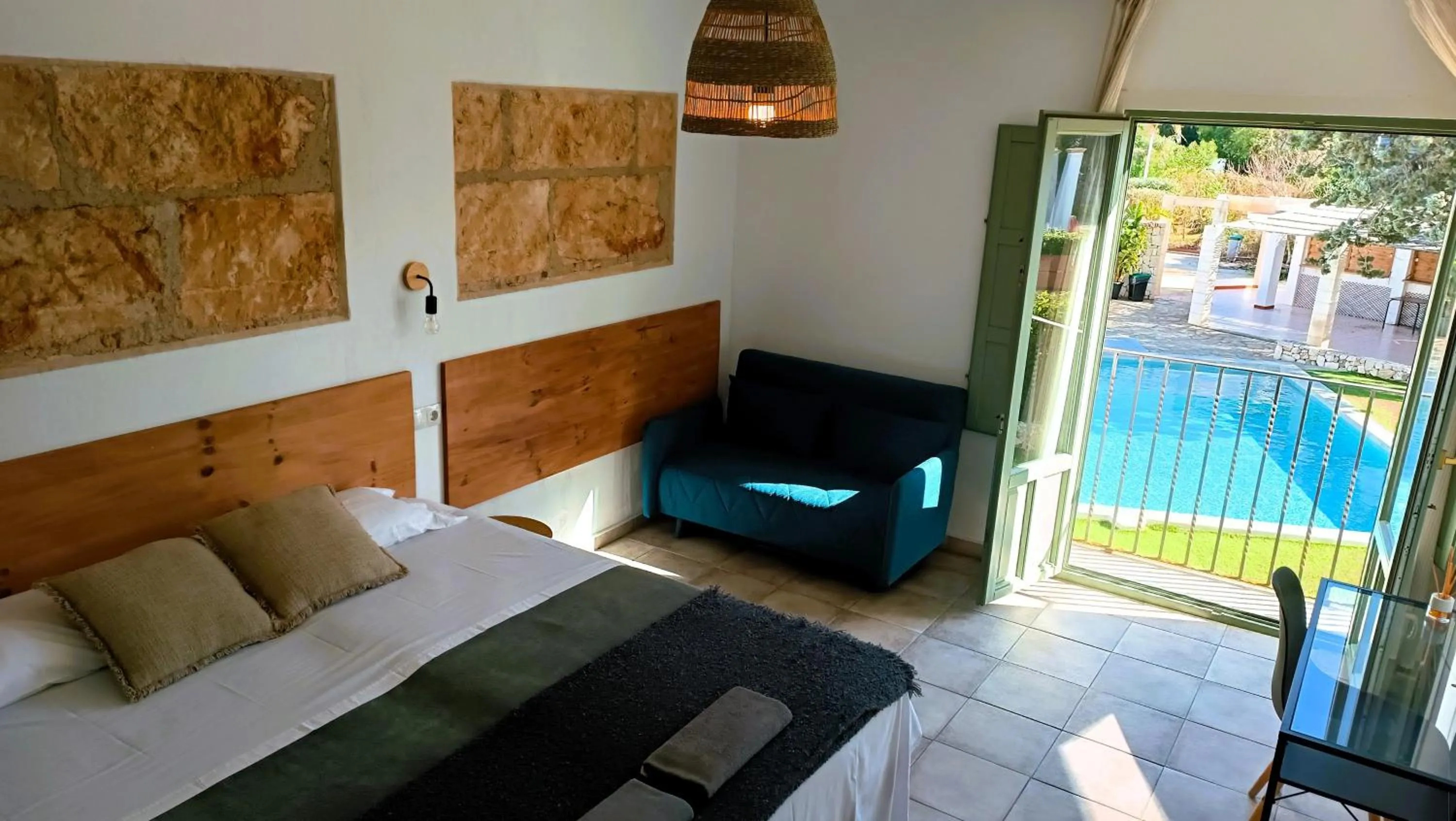 Bedroom, Bed in Hostal Residencia Alma