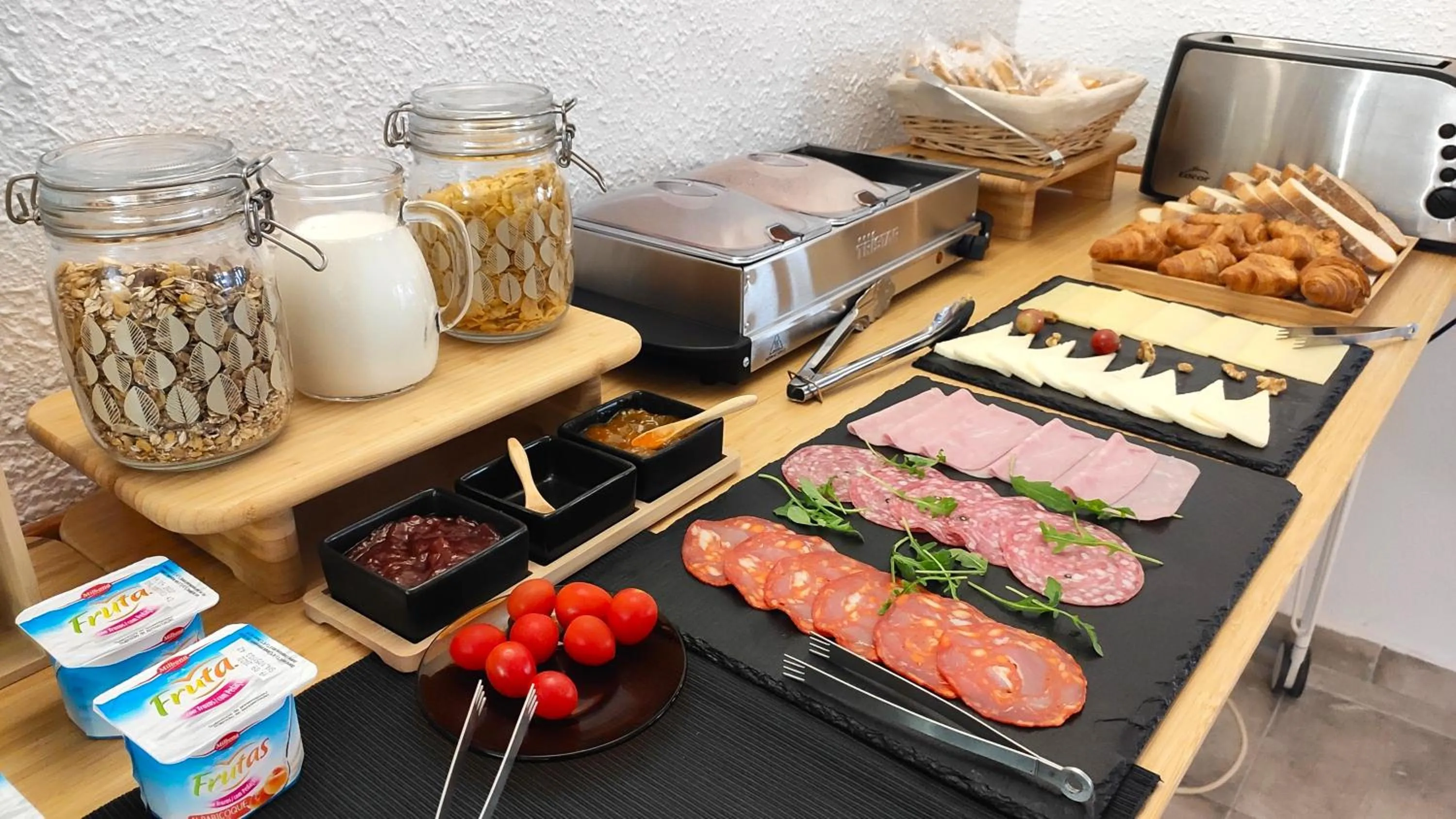 Breakfast in Hostal Residencia Alma