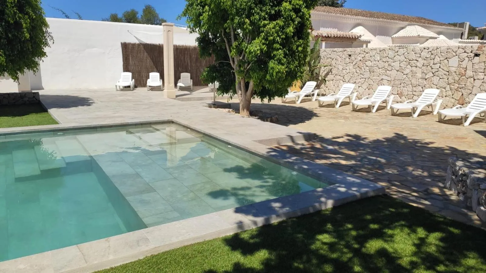 Pool view in Hostal Residencia Alma