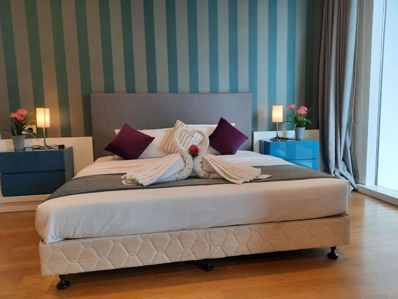 Bed in Platinum Suites Klcc by Star Residence