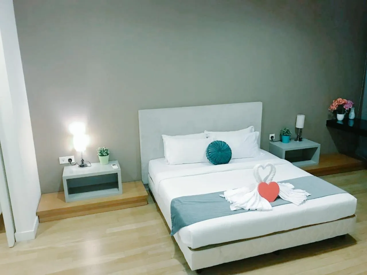 Bed in Platinum Suites Klcc by Star Residence