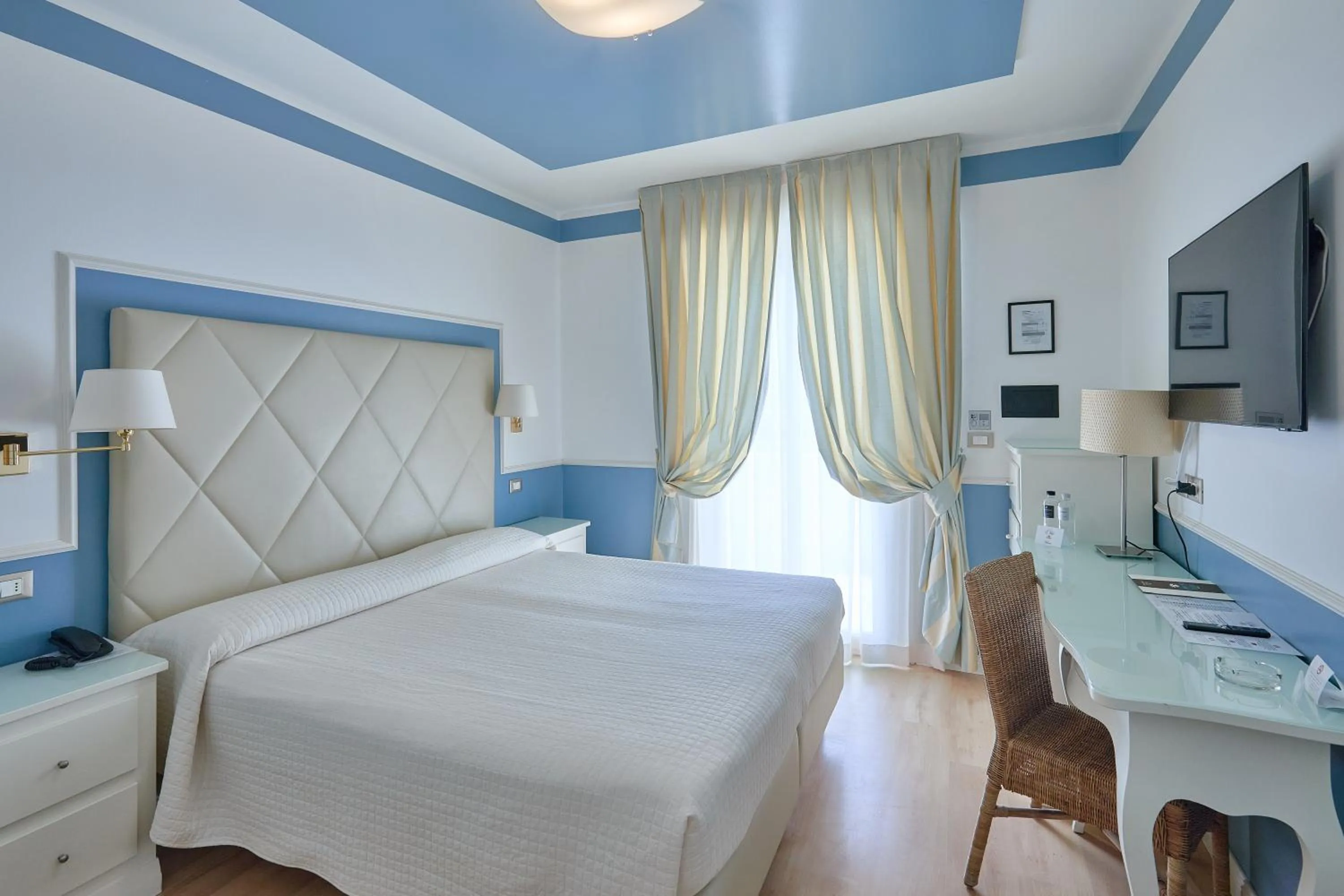 Bedroom, Bed in Hotel Le Soleil