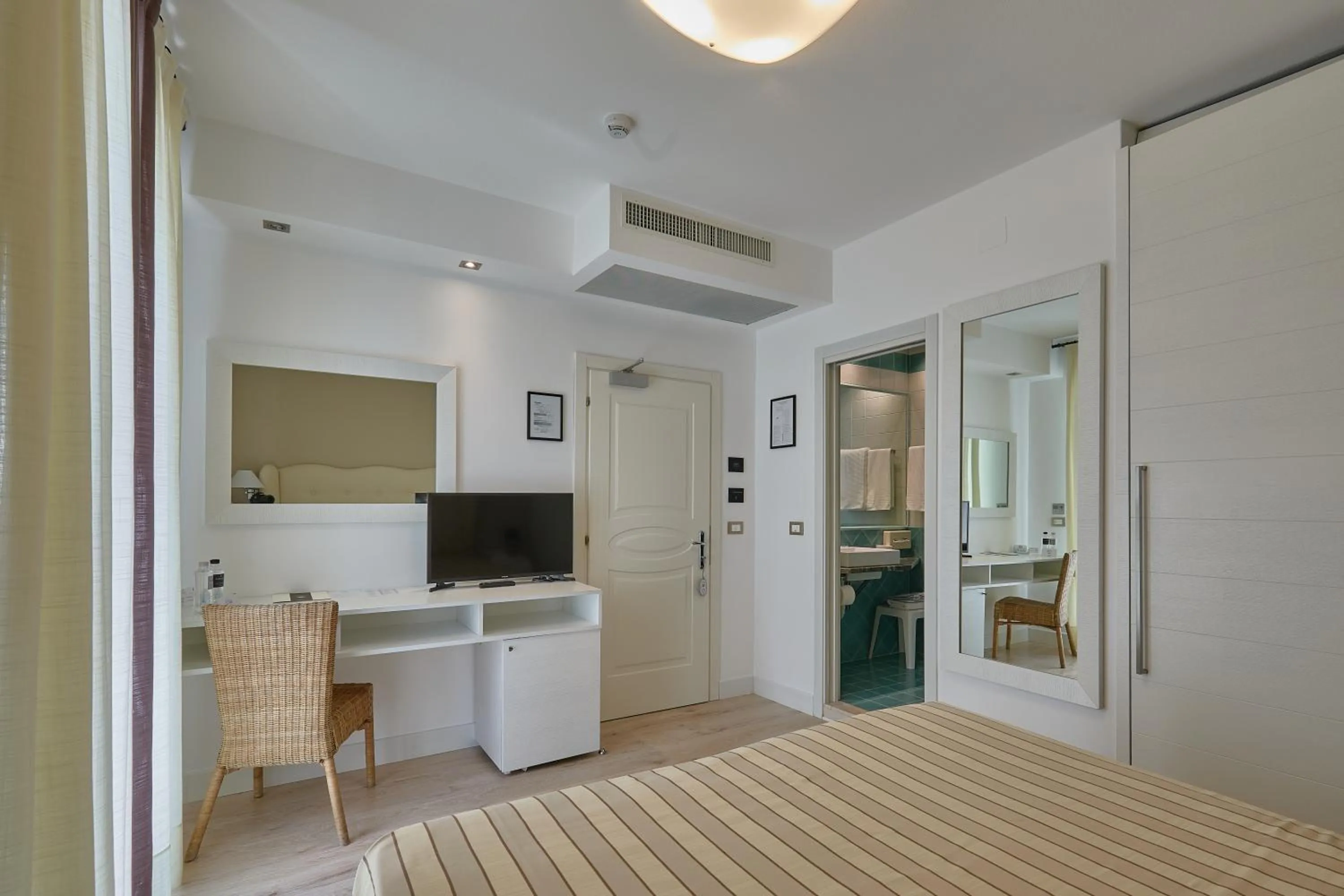 Bedroom, Bed in Hotel Le Soleil