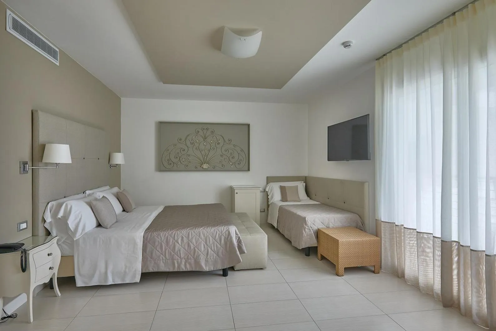 Bedroom, Bed in Hotel Le Soleil