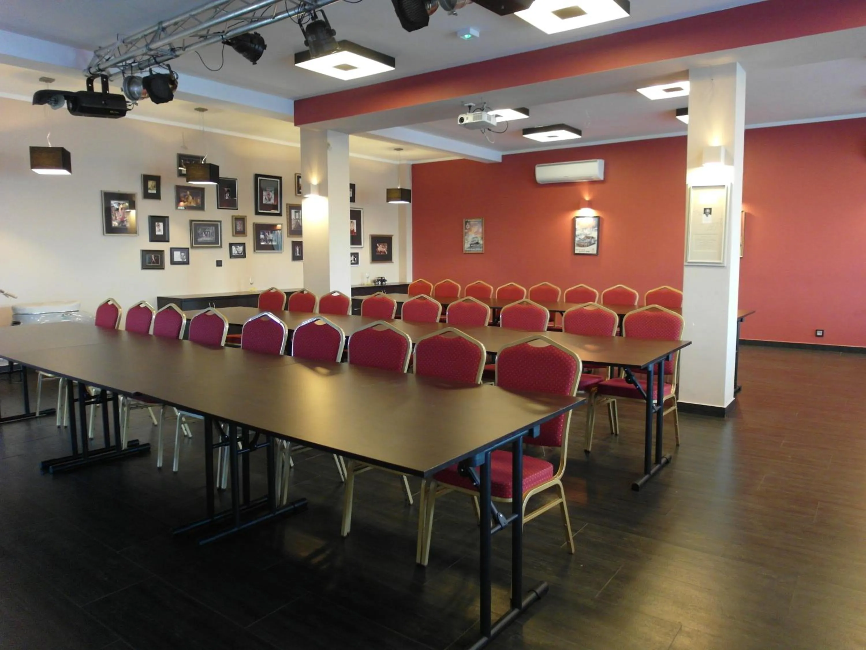 Business facilities in GarageHotel
