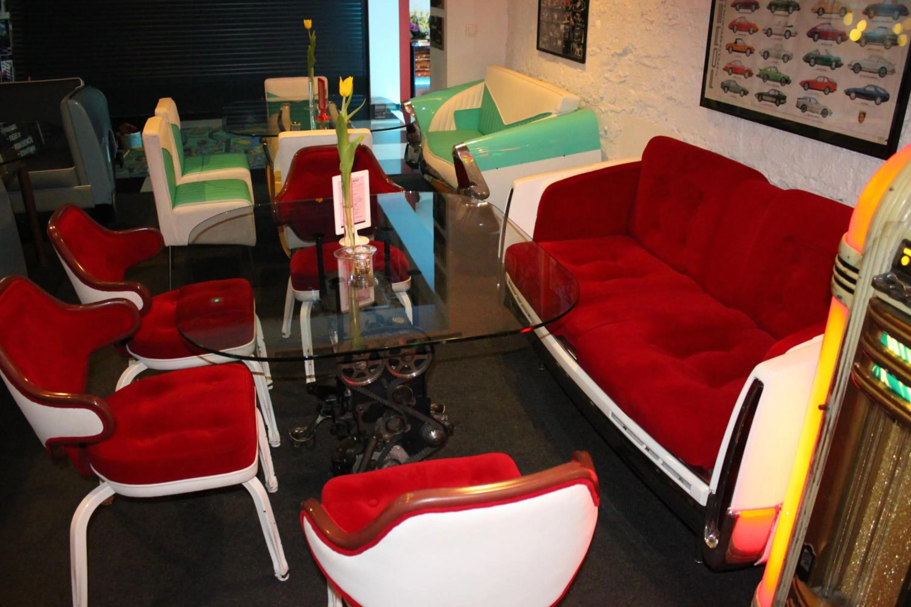 Restaurant/places to eat in GarageHotel