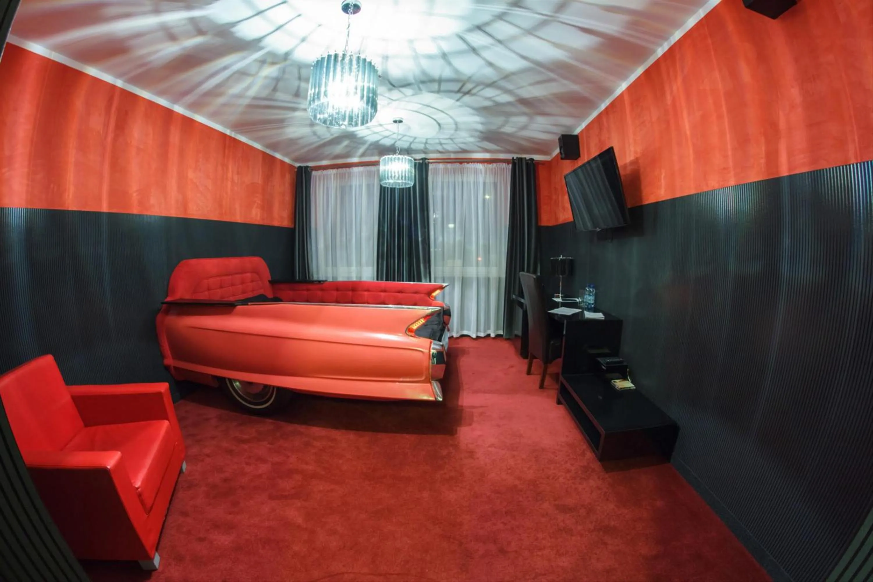 Photo of the whole room, Bed in GarageHotel