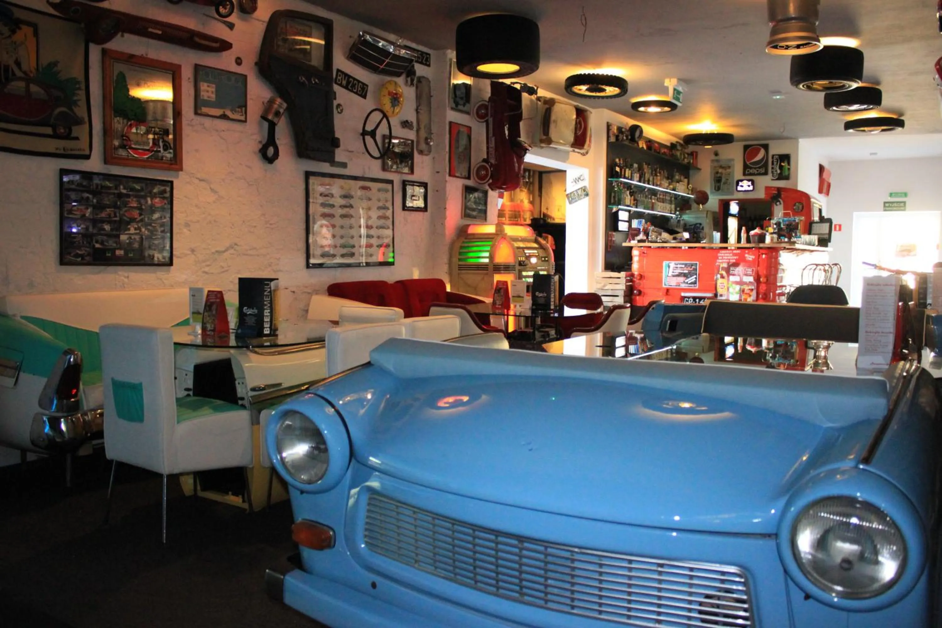Restaurant/places to eat in GarageHotel