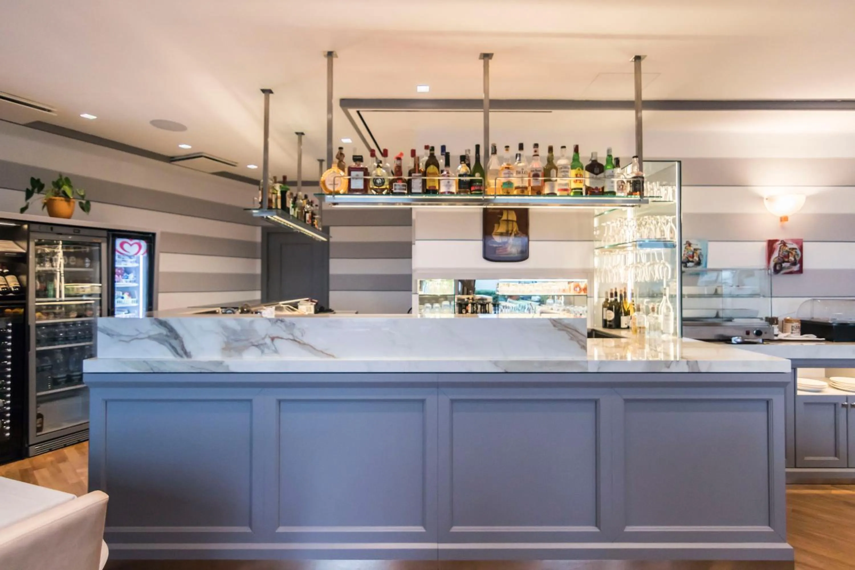 Restaurant/places to eat in Hotel Laurin