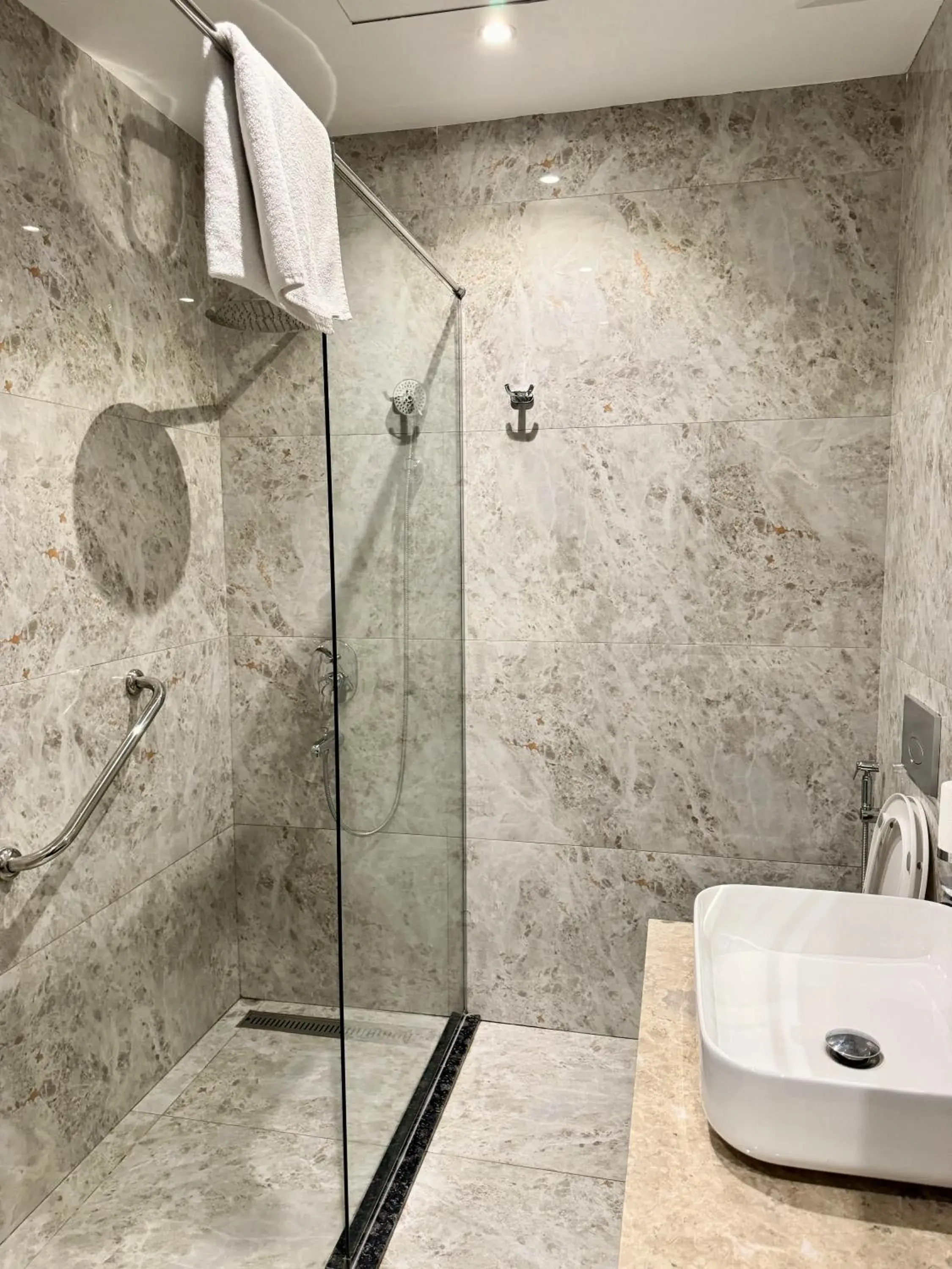 Small Twin Room in Al Safwa One Small Twin Room in Al Safwa One