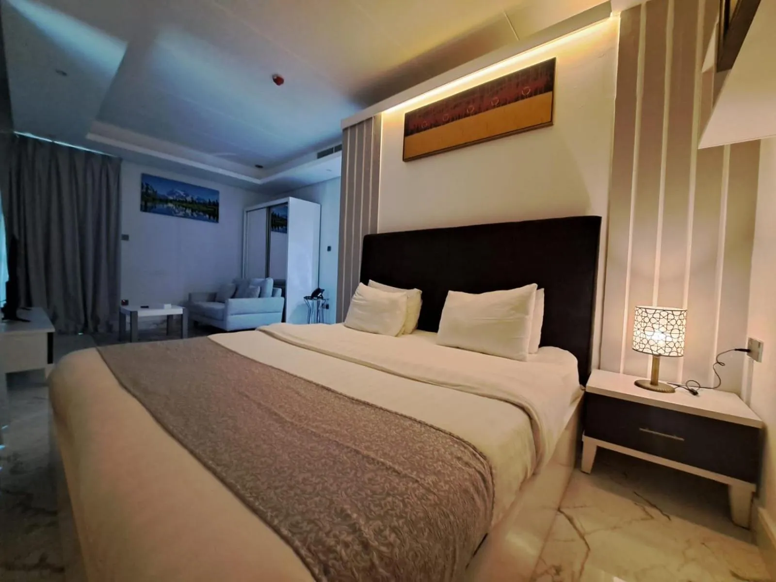 VIP, Bed in Al Safwa One