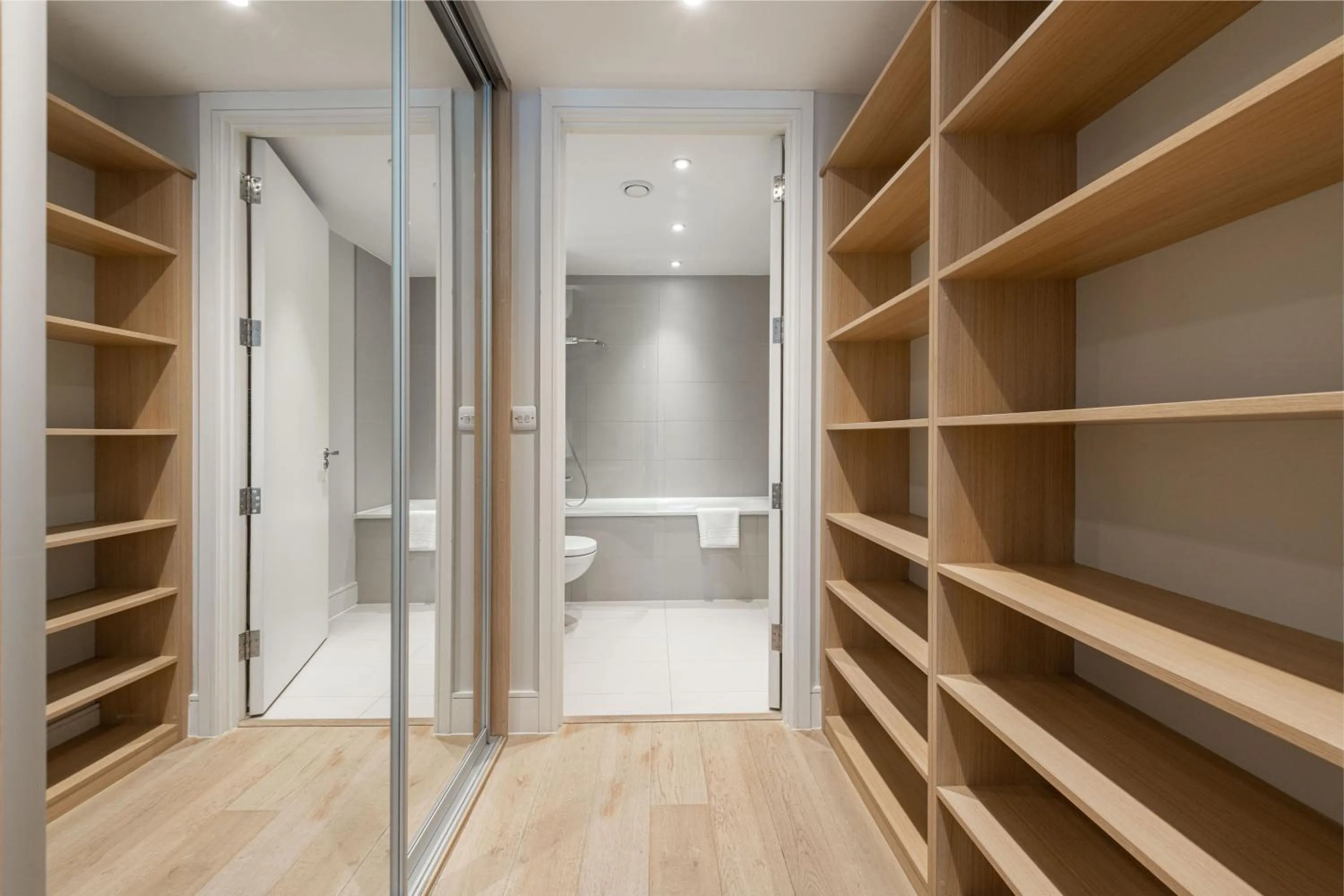 wardrobe in Stayo Apartments Southbank