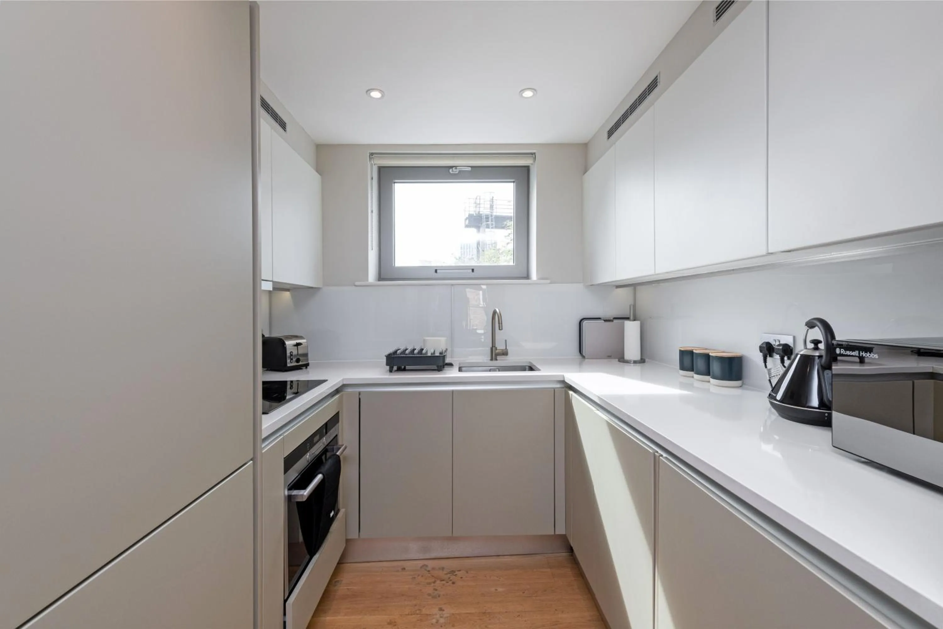 Kitchen or kitchenette in Stayo Apartments Southbank