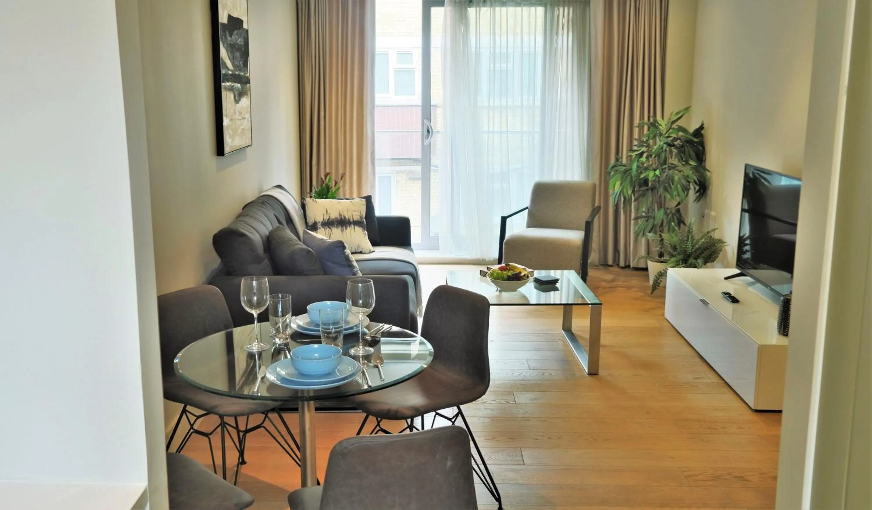 TV and multimedia in Stayo Apartments Southbank