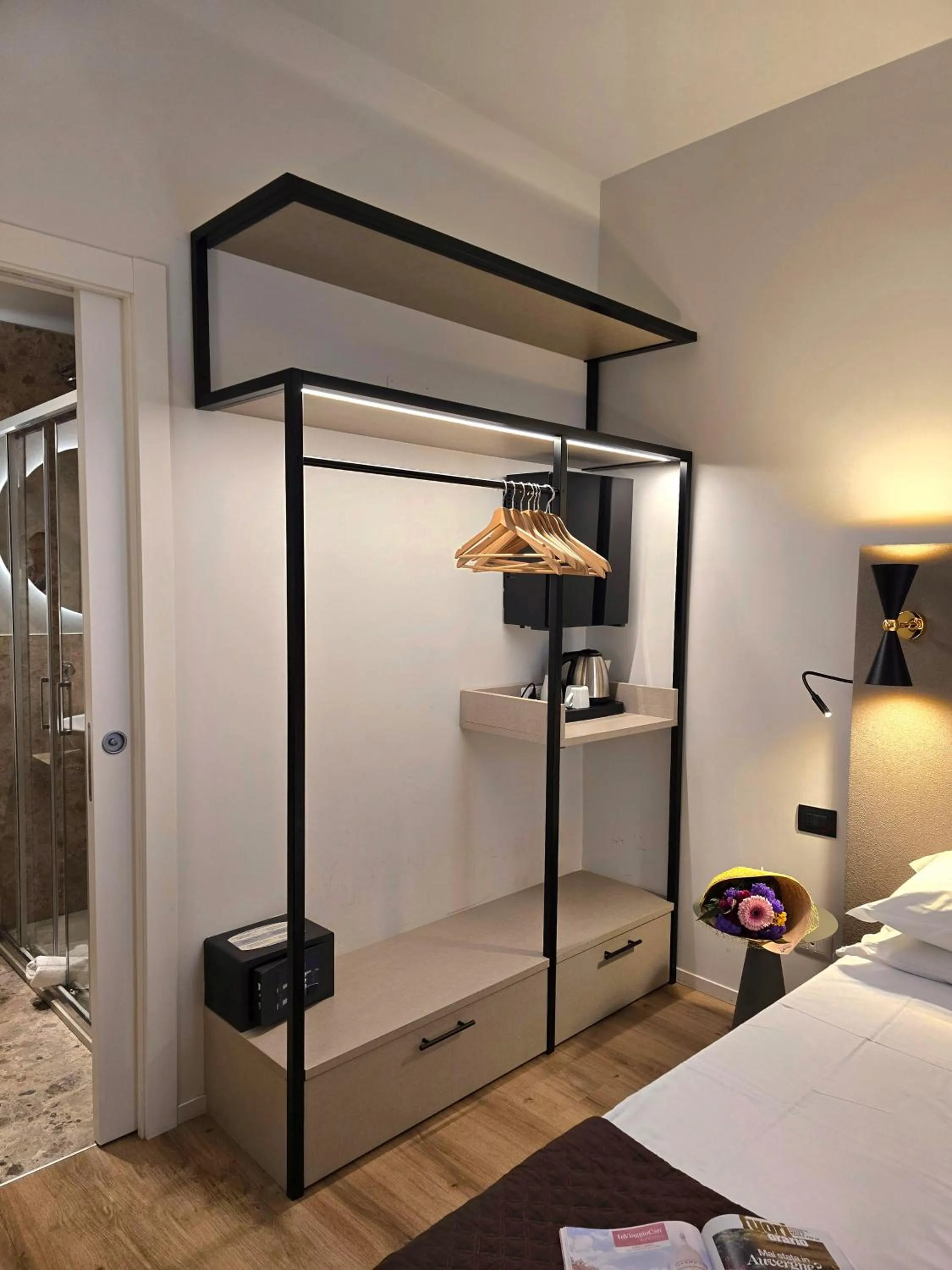 Coffee/tea facilities, Bed in Hotel Porta Pia