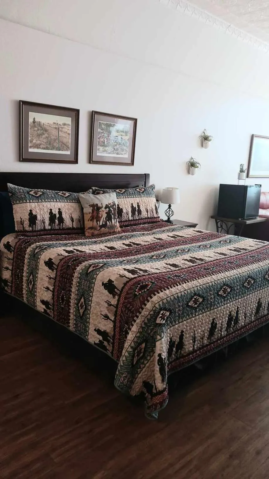 Bed in Katie's Cozy Suites