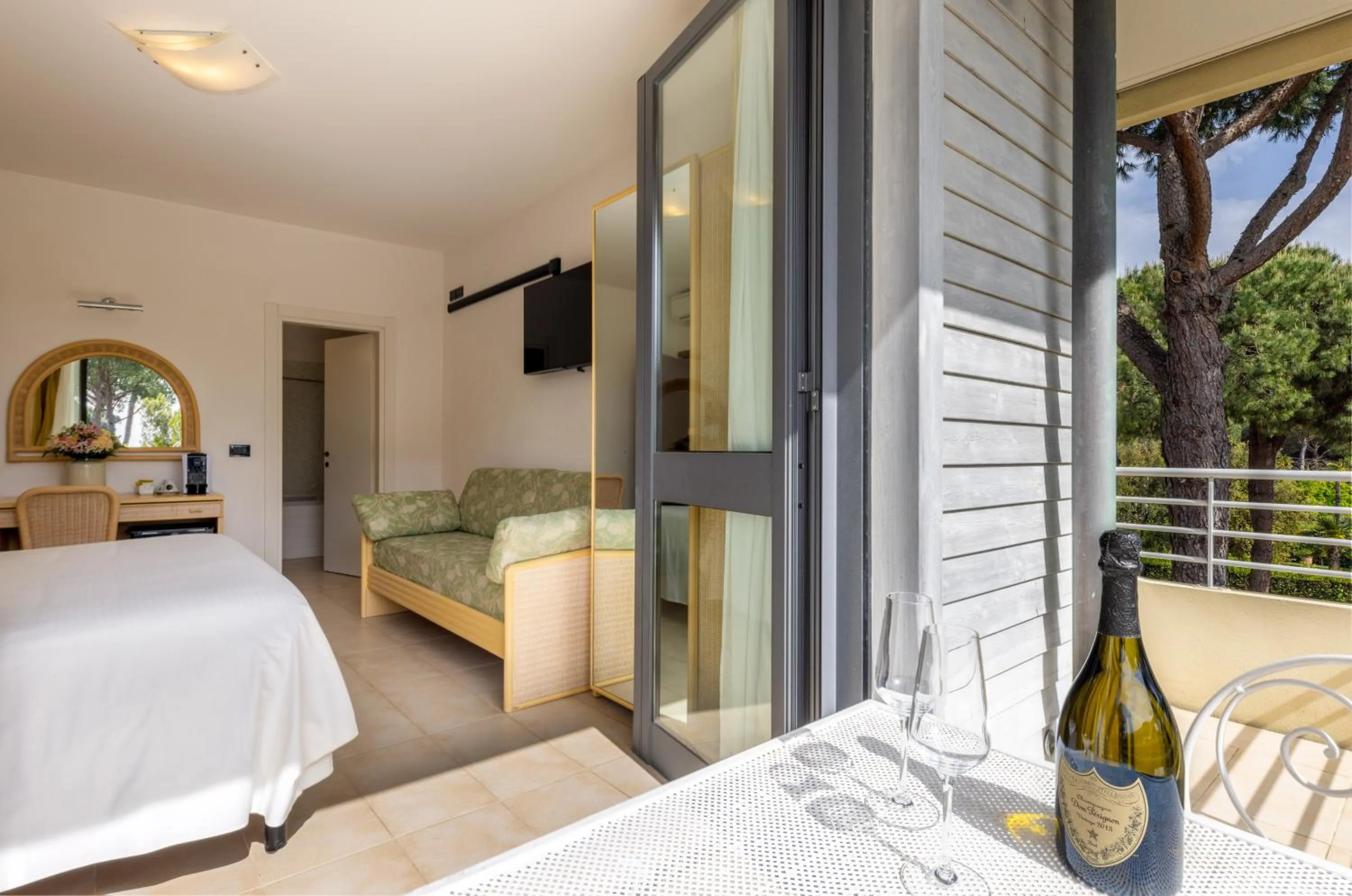 Bed in Hotel Acapulco