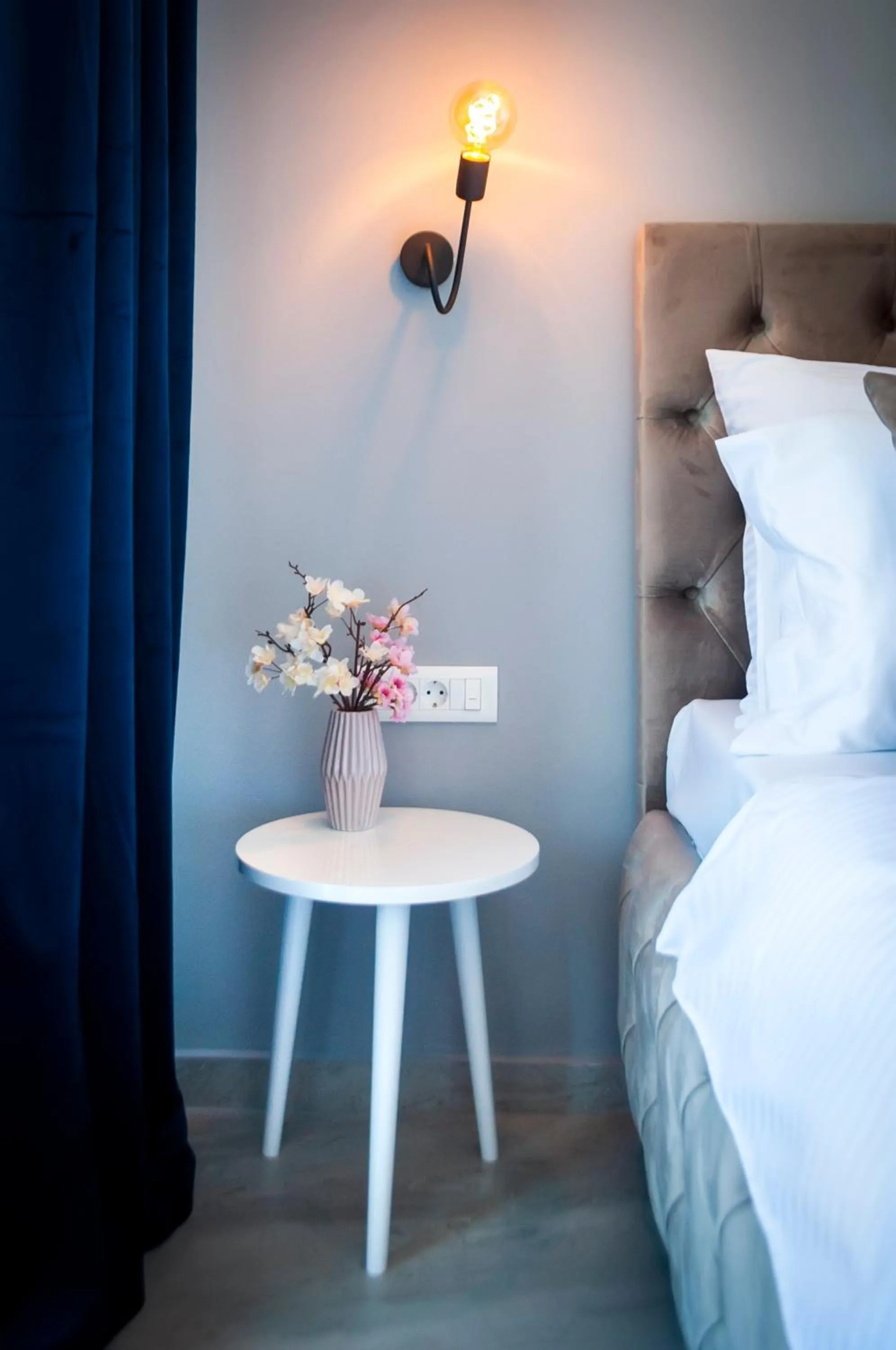 Communal lounge/ TV room, Bed in Boutique Residence Arion