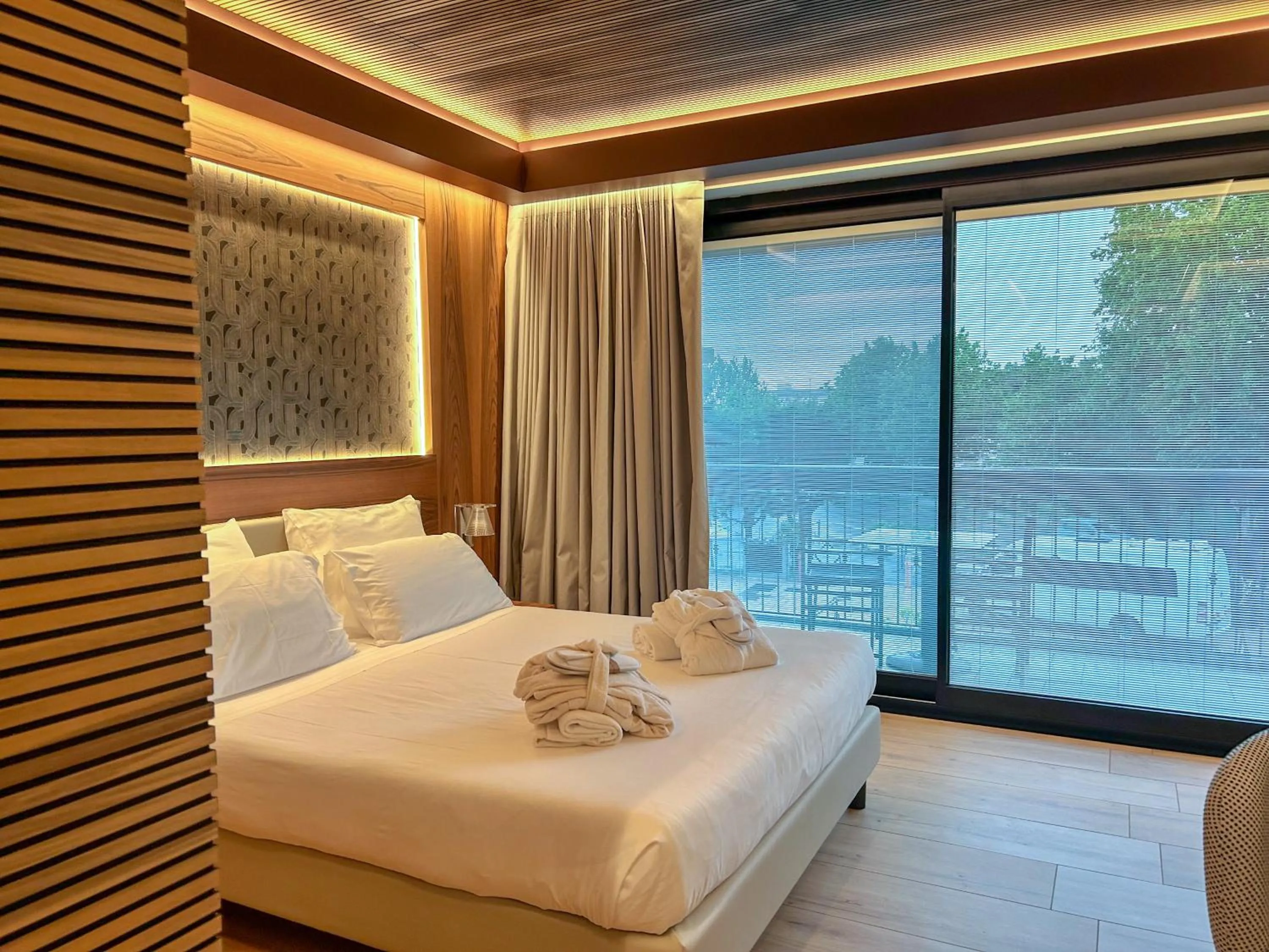 Bedroom, Bed in Alevic Hotel Sirmione