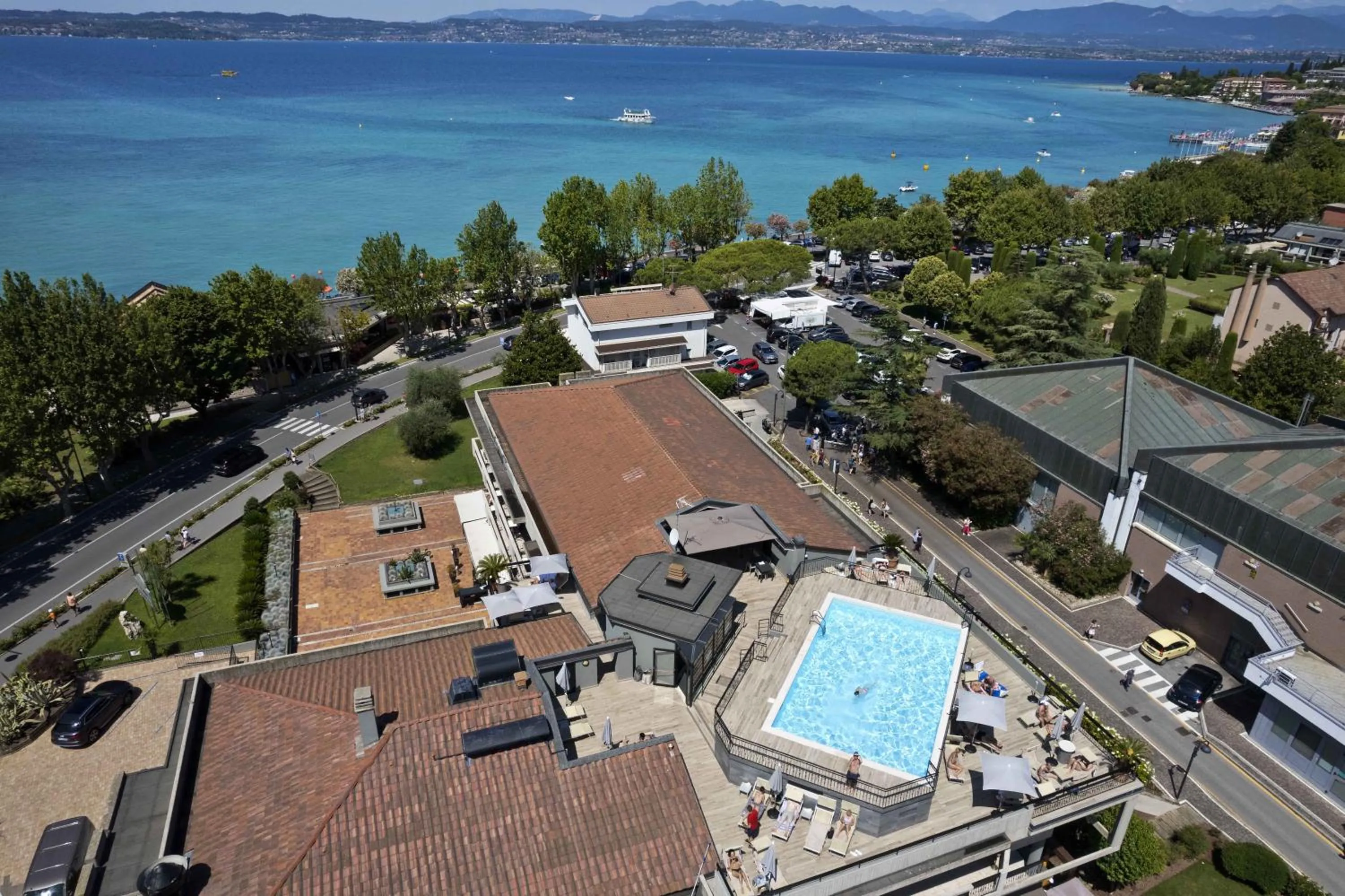 Swimming pool in Alevic Hotel Sirmione