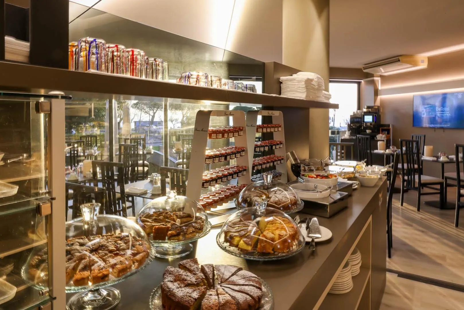 Buffet breakfast in Alevic Hotel Sirmione