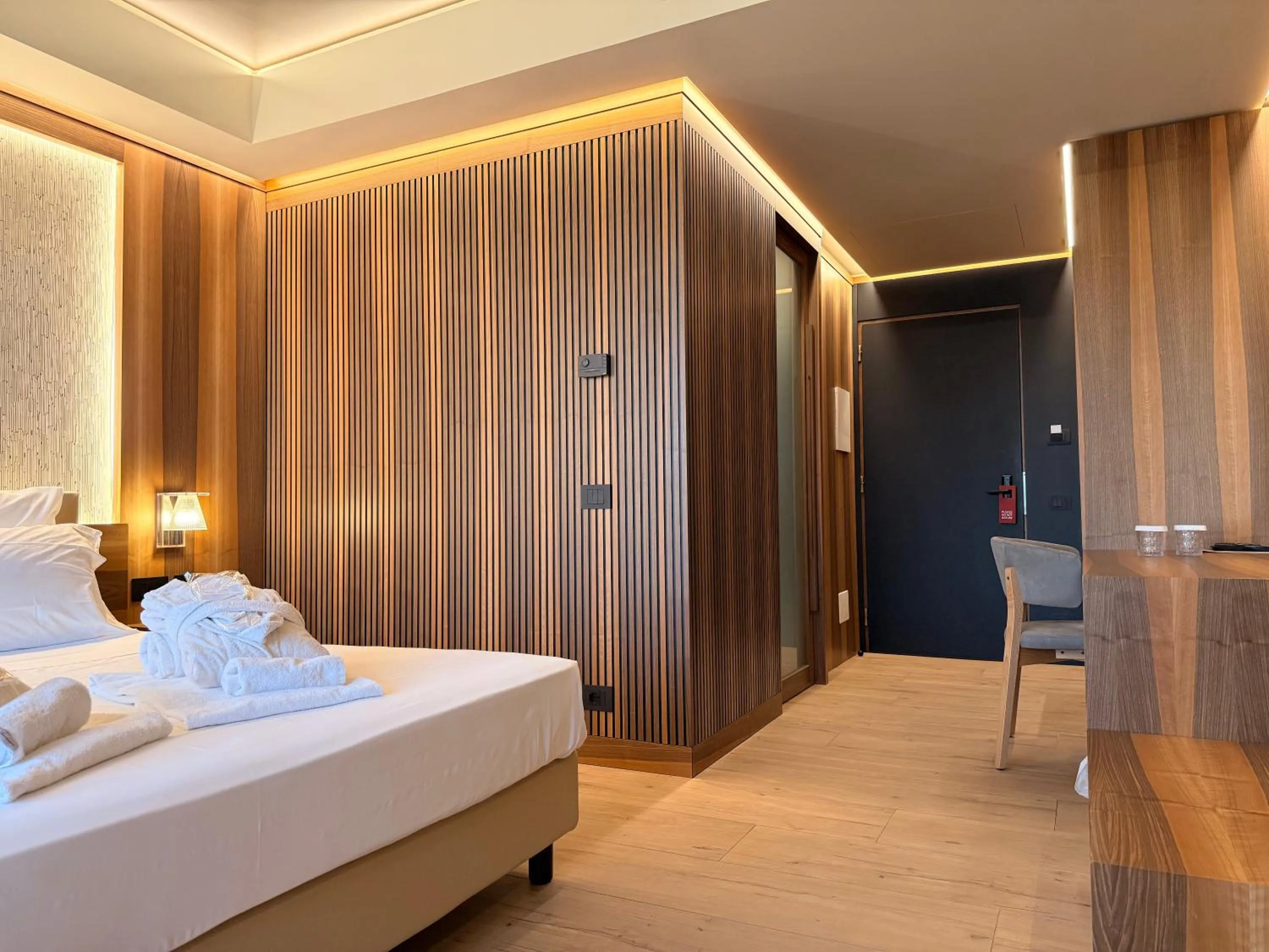 Living room, Bed in Alevic Hotel Sirmione