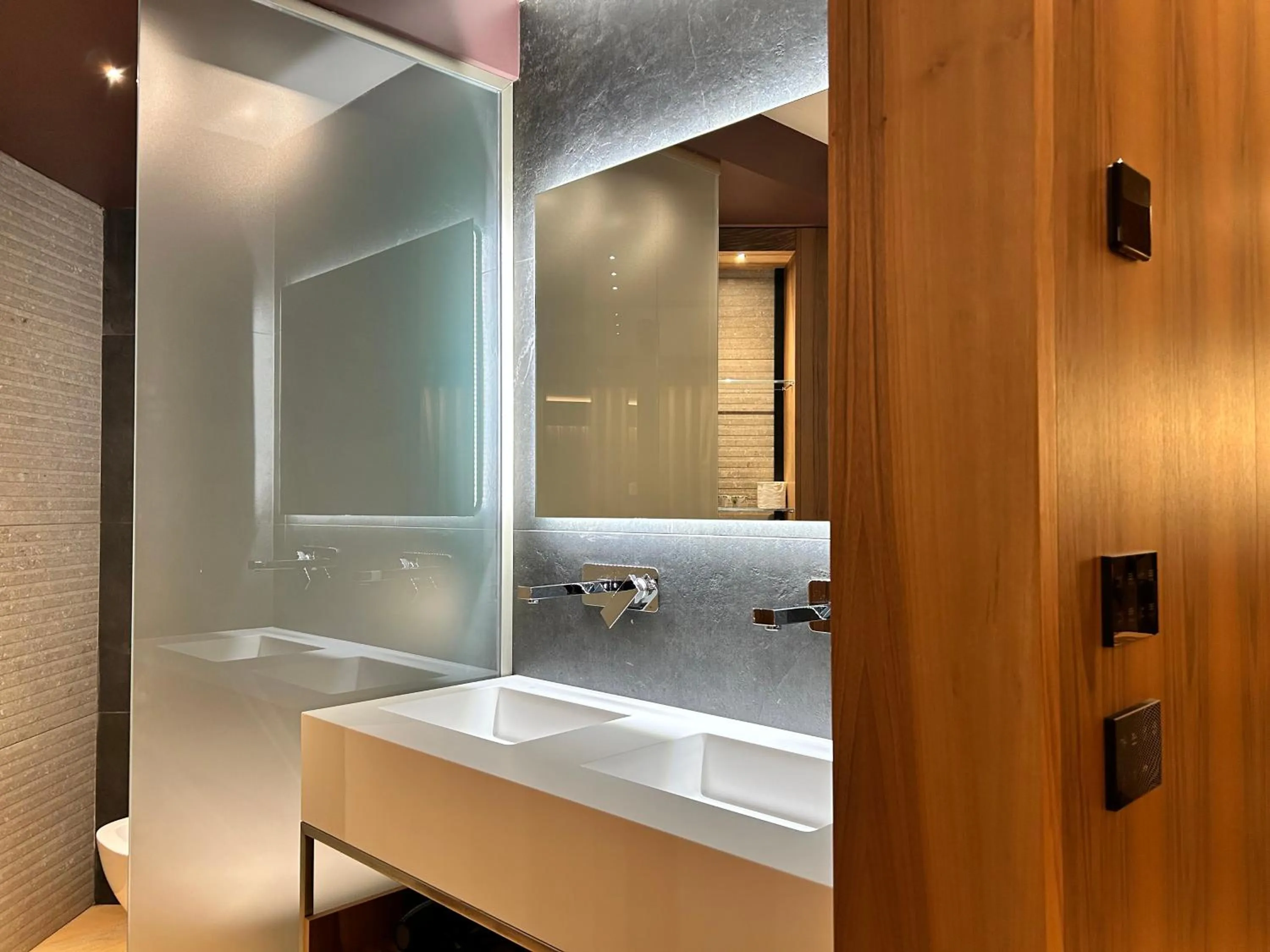 Shower in Alevic Hotel Sirmione