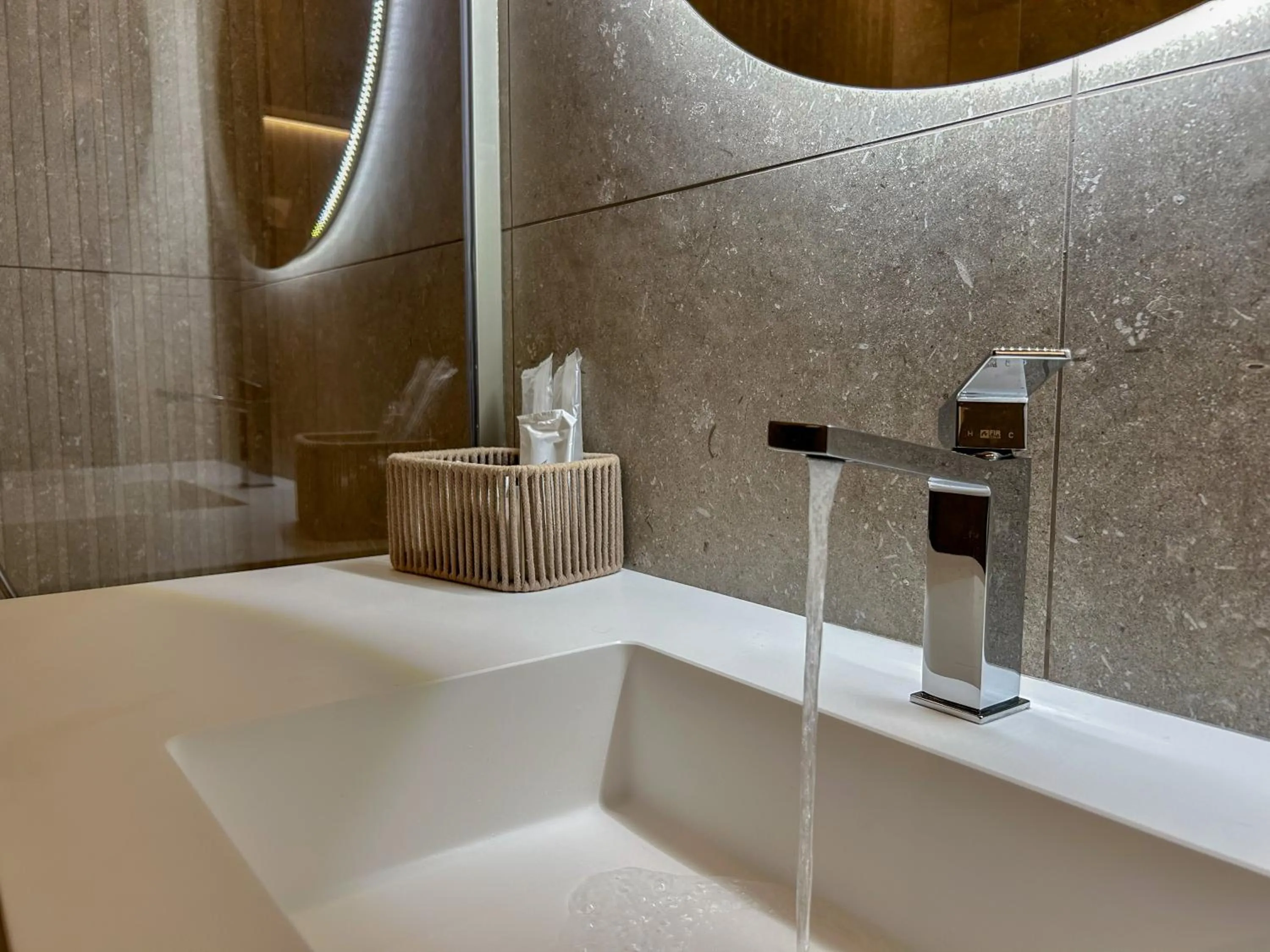 Bathroom in Alevic Hotel Sirmione