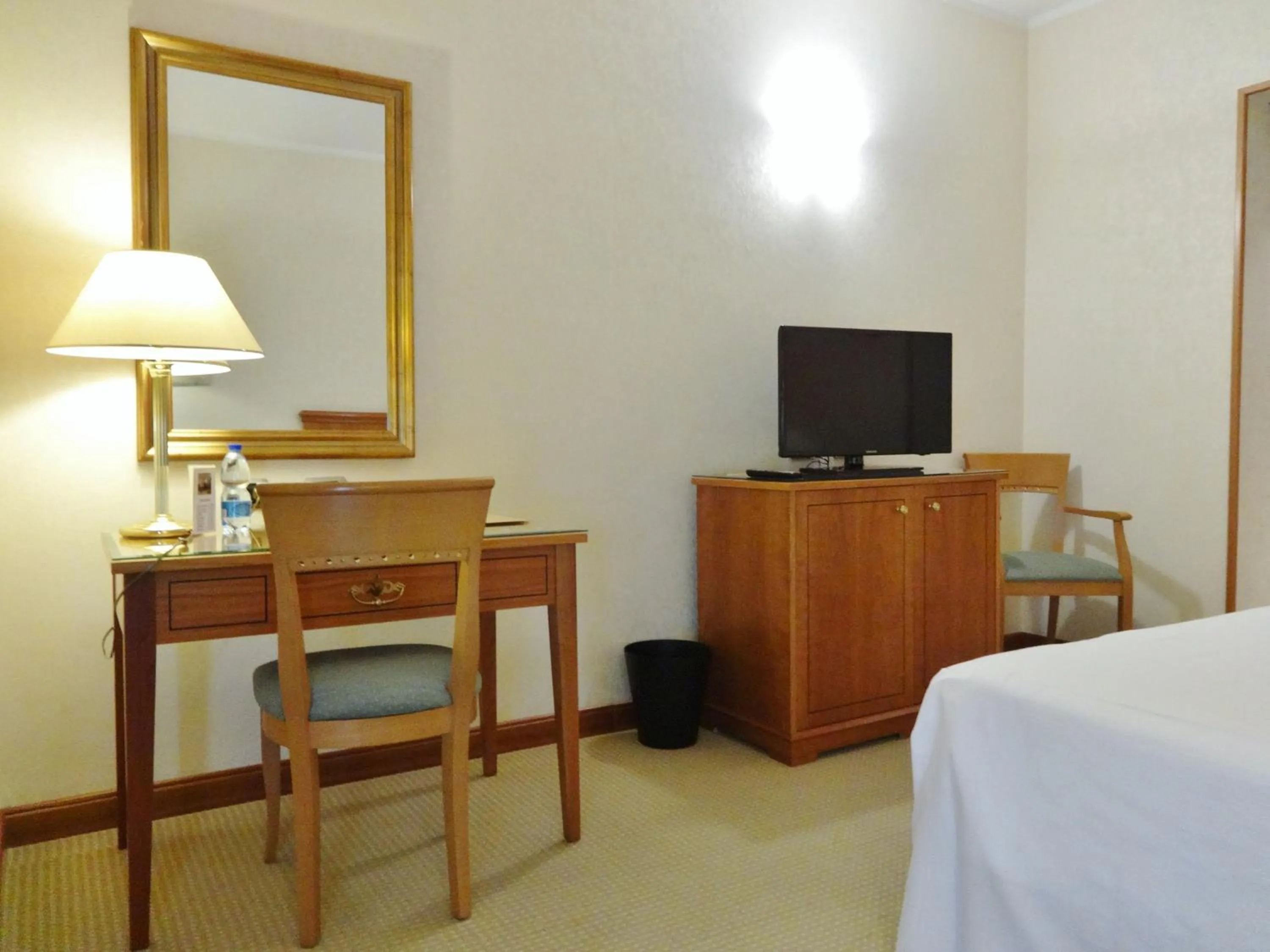 Seating area in Hotel Excelsior Magenta