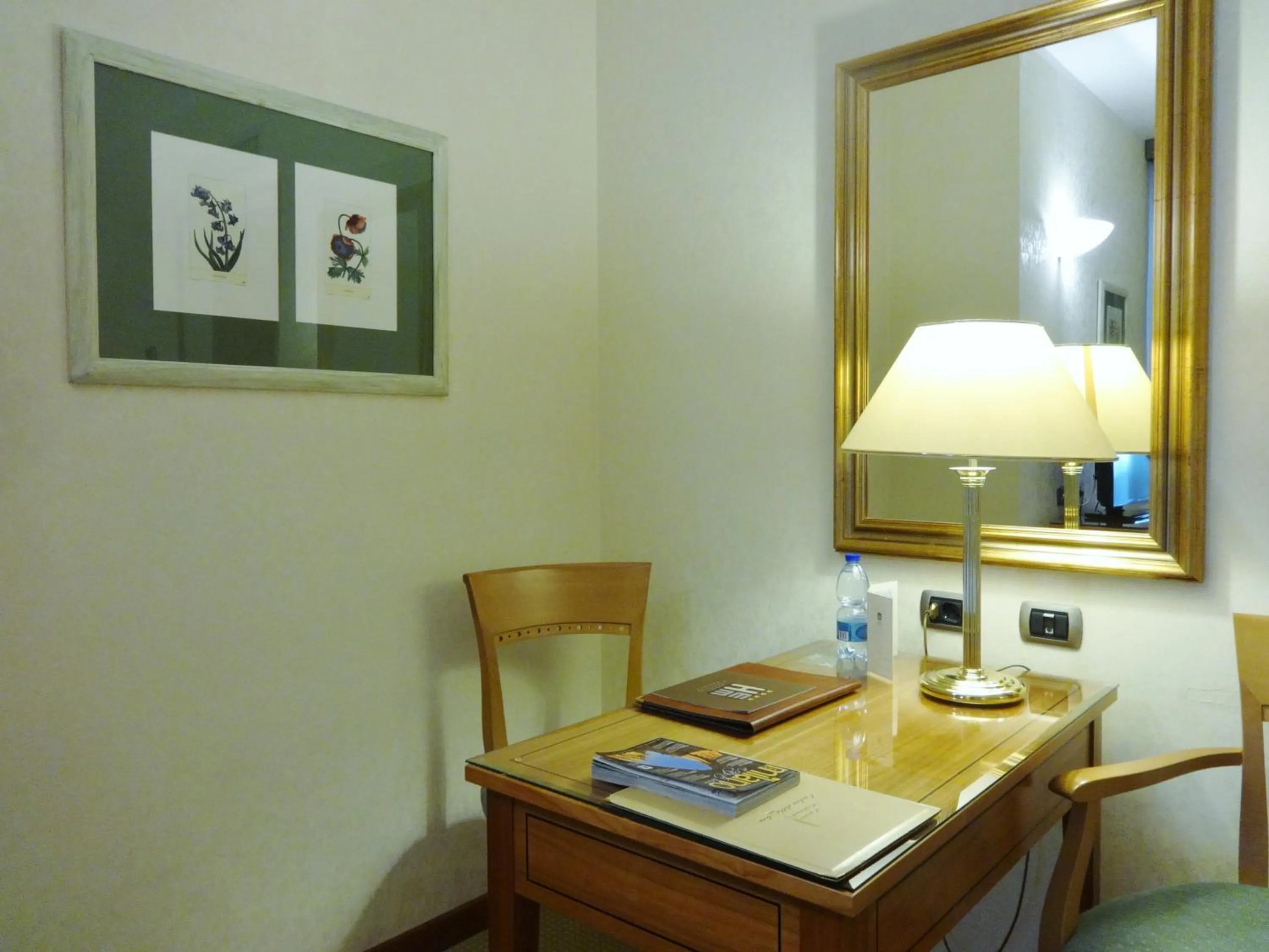 Seating area in Hotel Excelsior Magenta