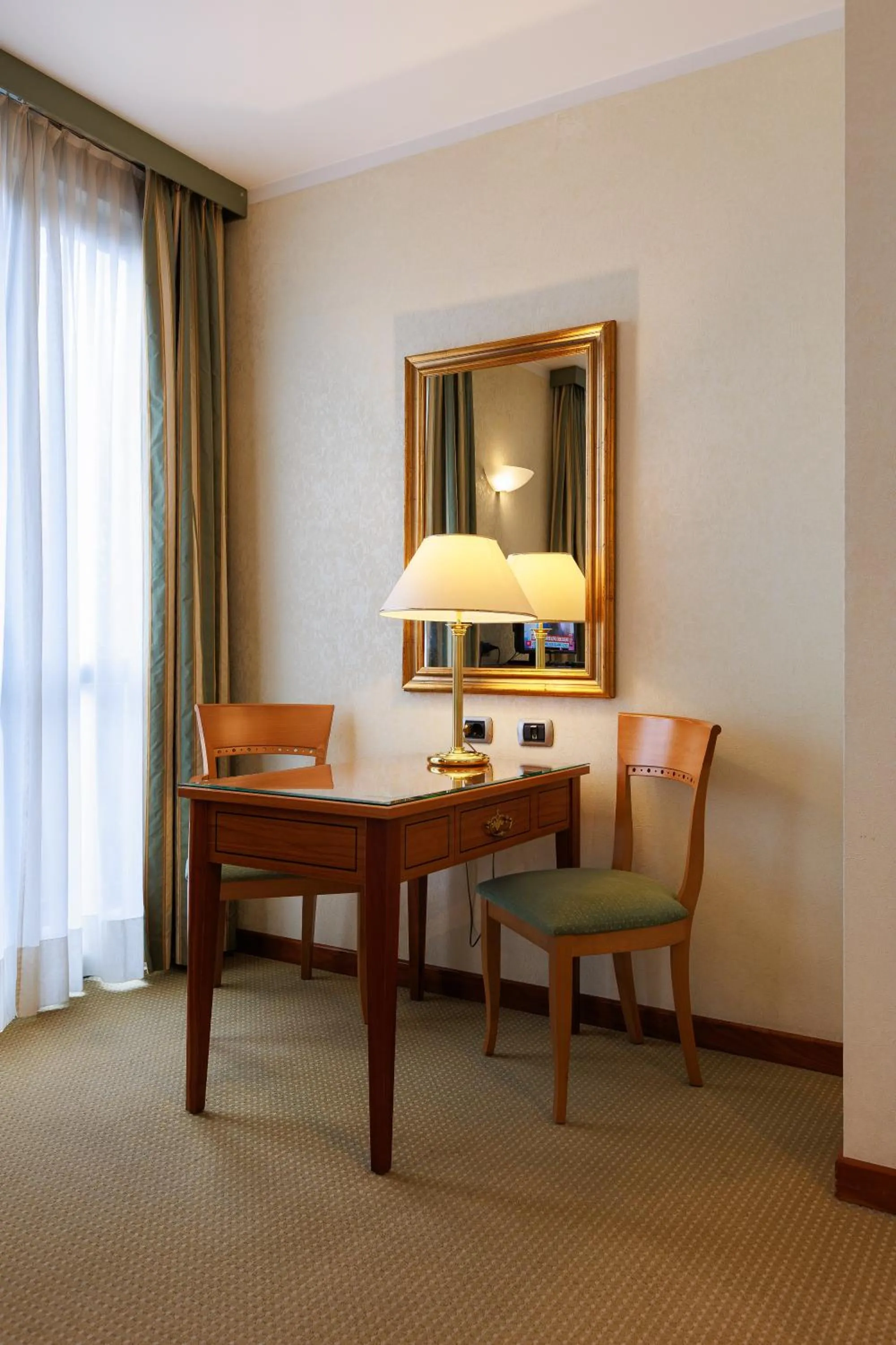 Hotel Excelsior Magenta