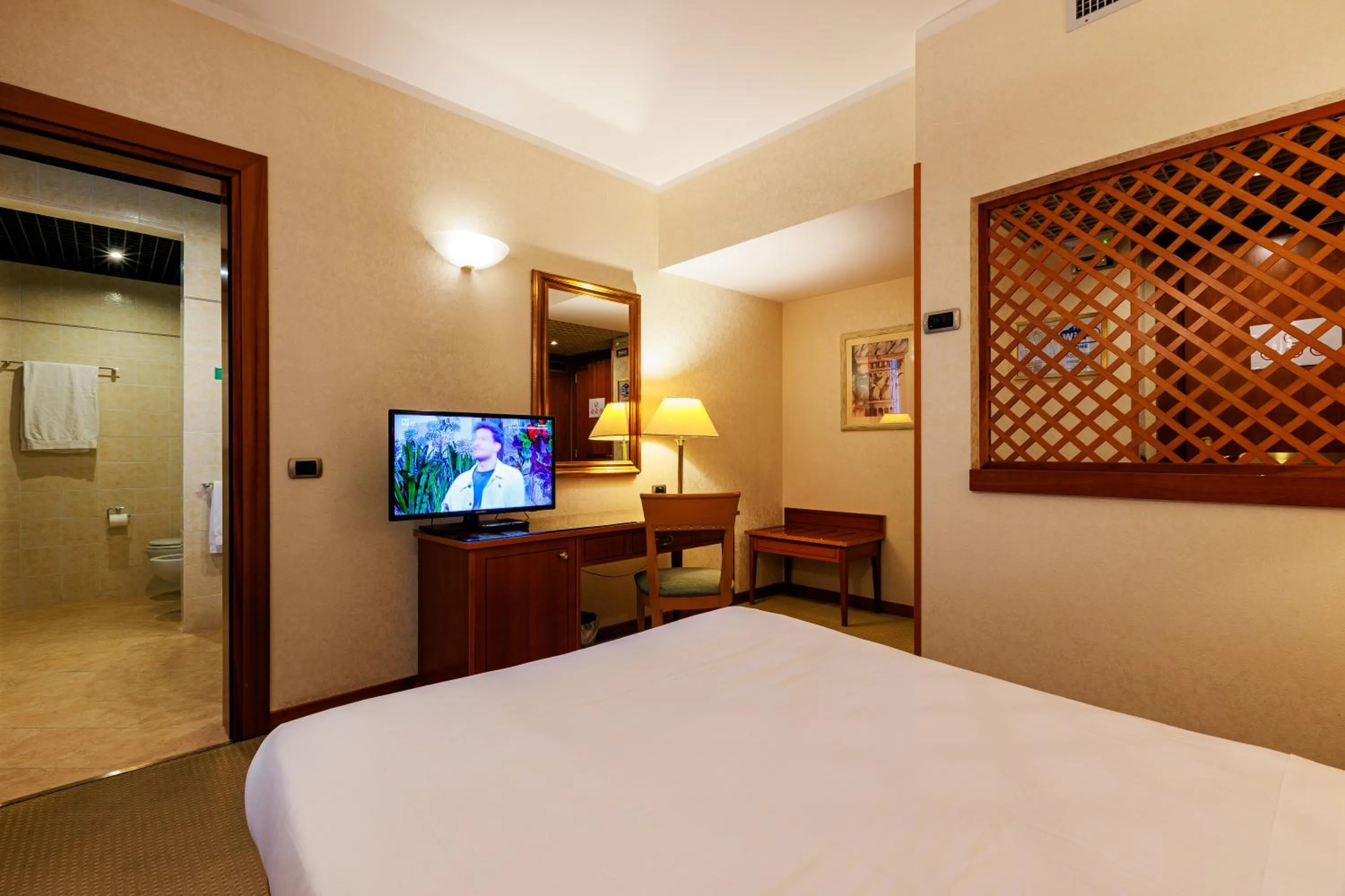 Bed in Hotel Excelsior Magenta